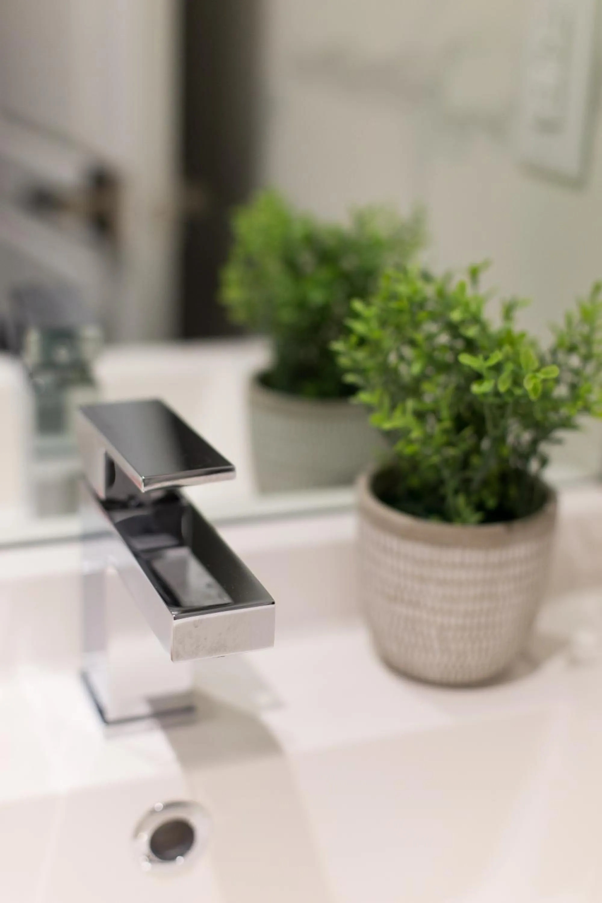 16 Studio Apartment-Hotel in Little Italy by Den Stays