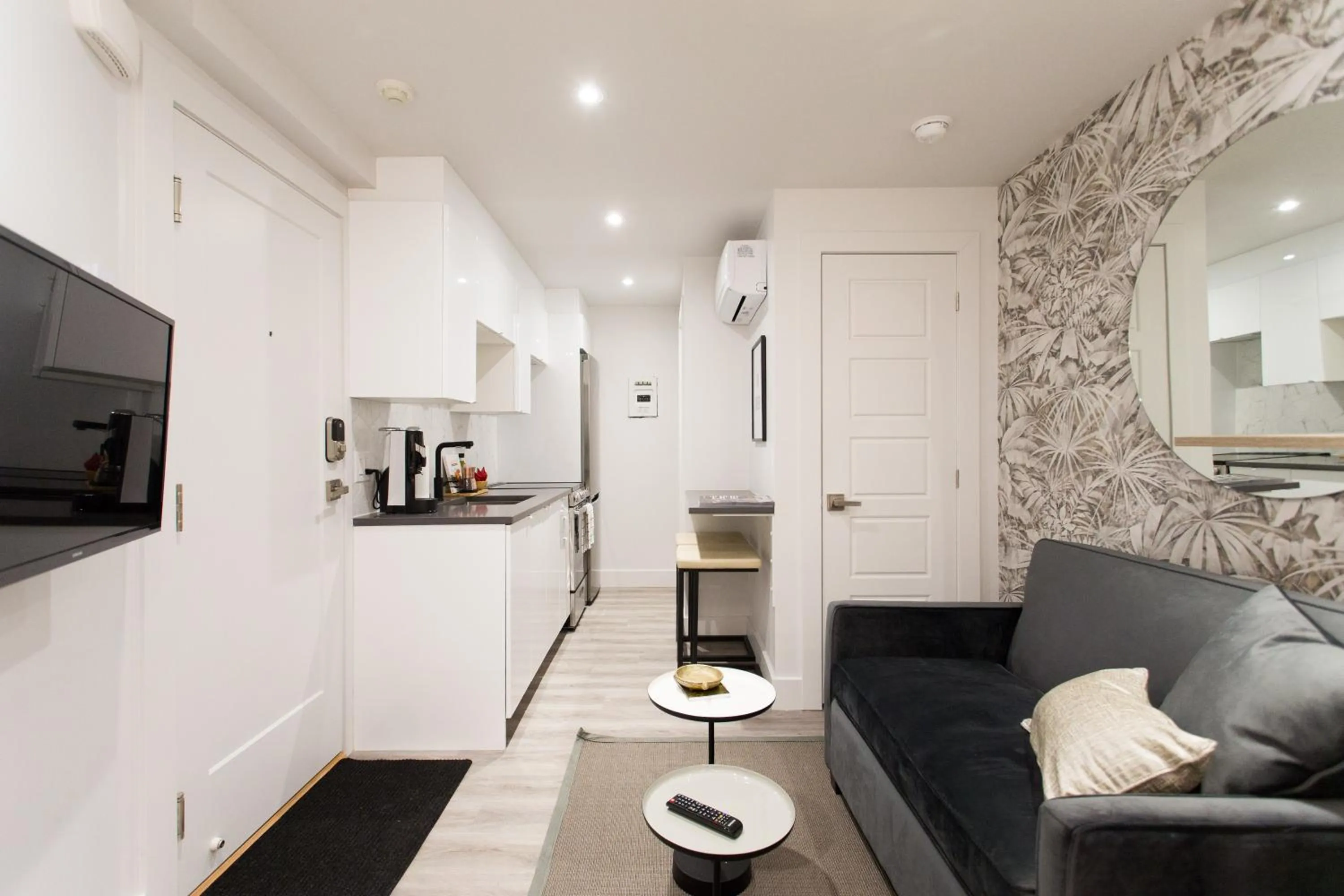 16 Studio Apartment-Hotel in Little Italy by Den Stays