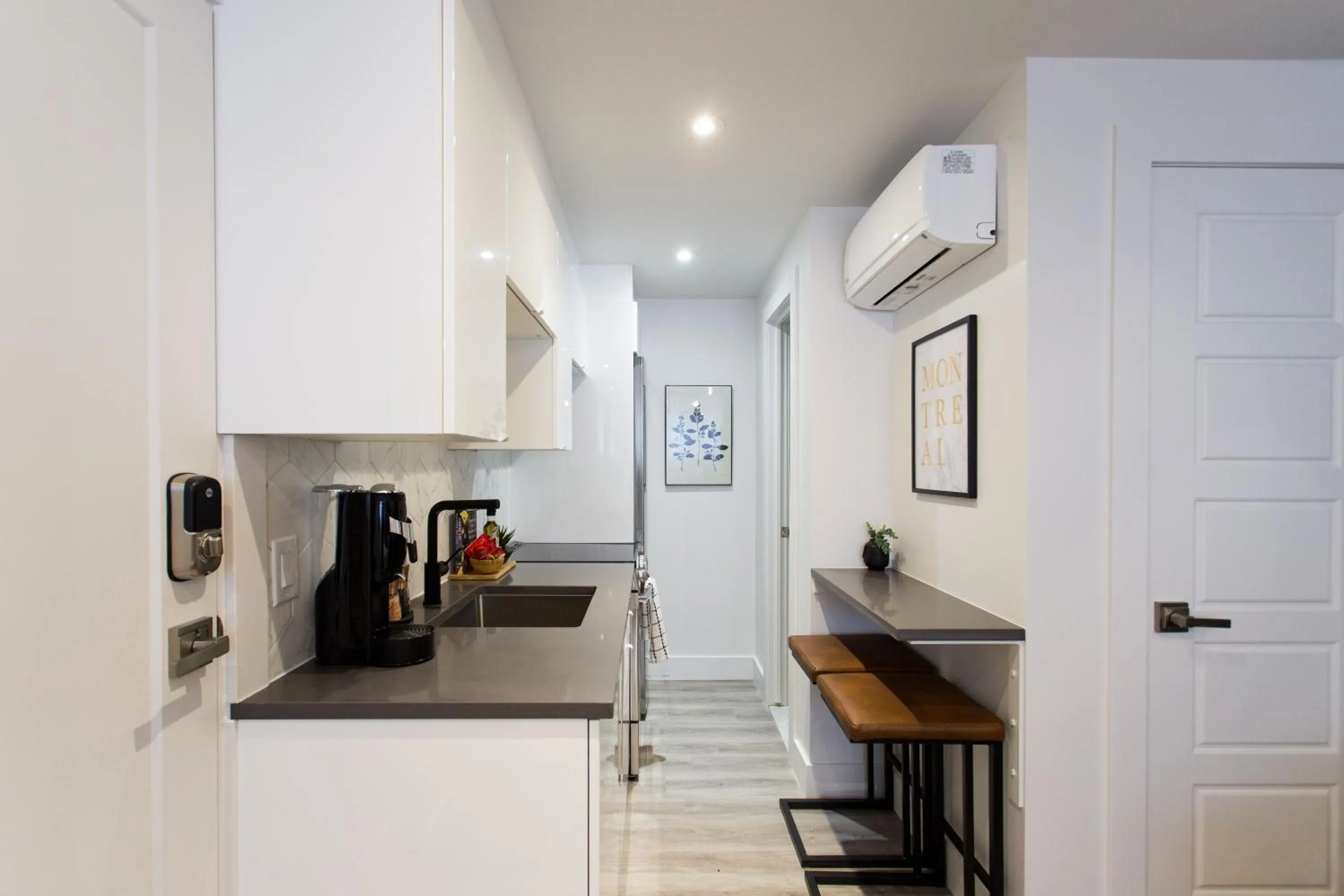 16 Studio Apartment-Hotel in Little Italy by Den Stays