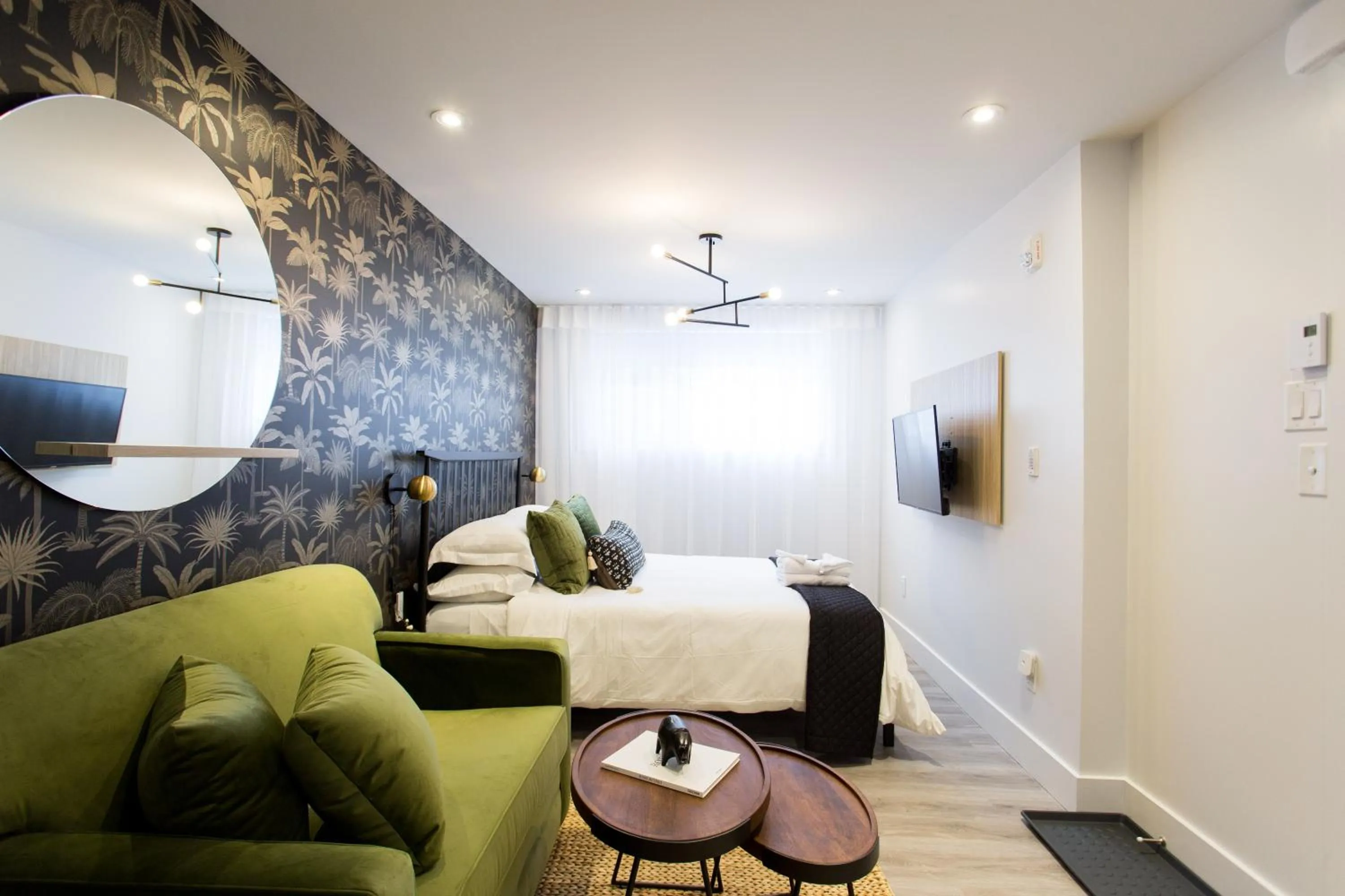 16 Studio Apartment-Hotel in Little Italy by Den Stays