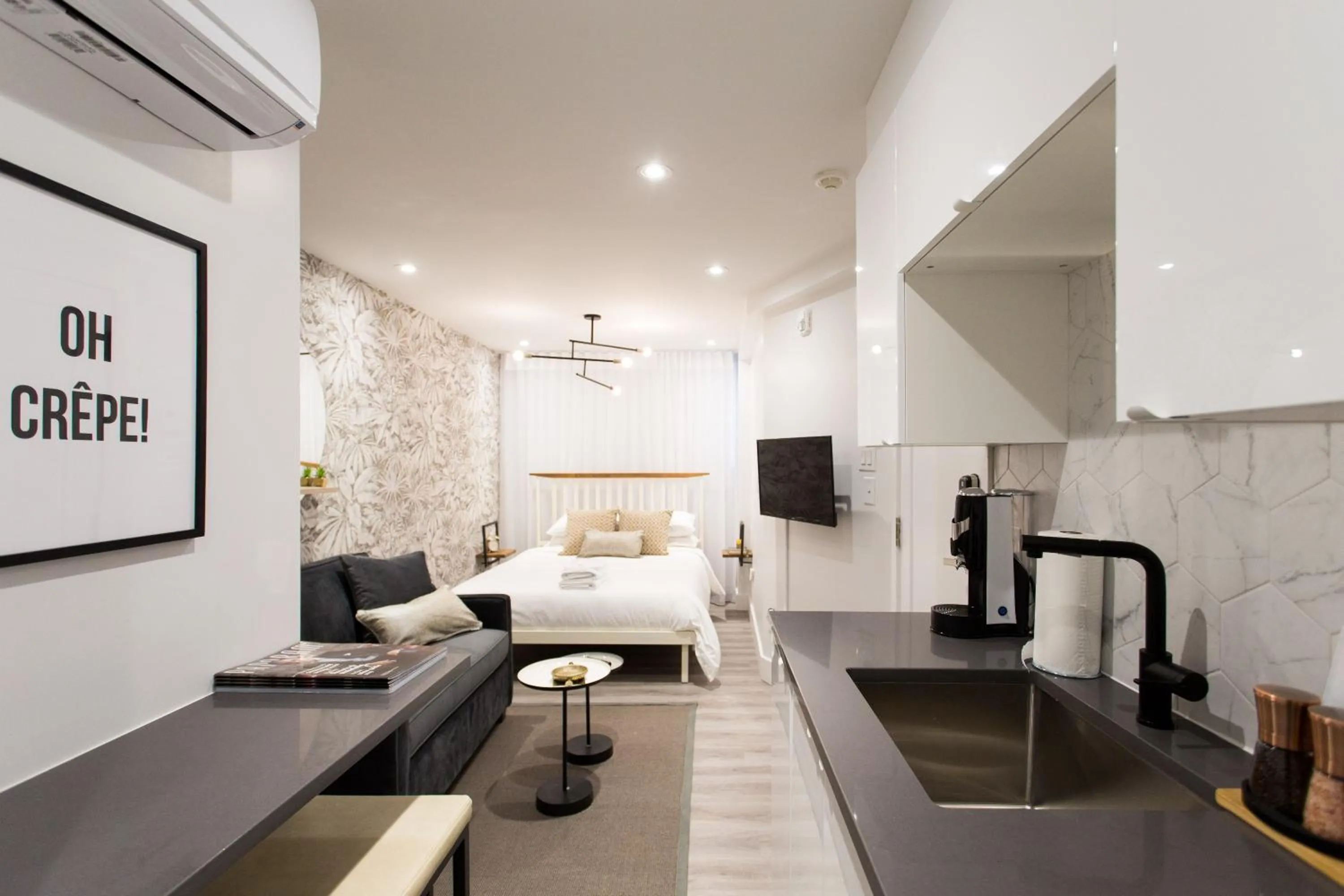 16 Studio Apartment-Hotel in Little Italy by Den Stays