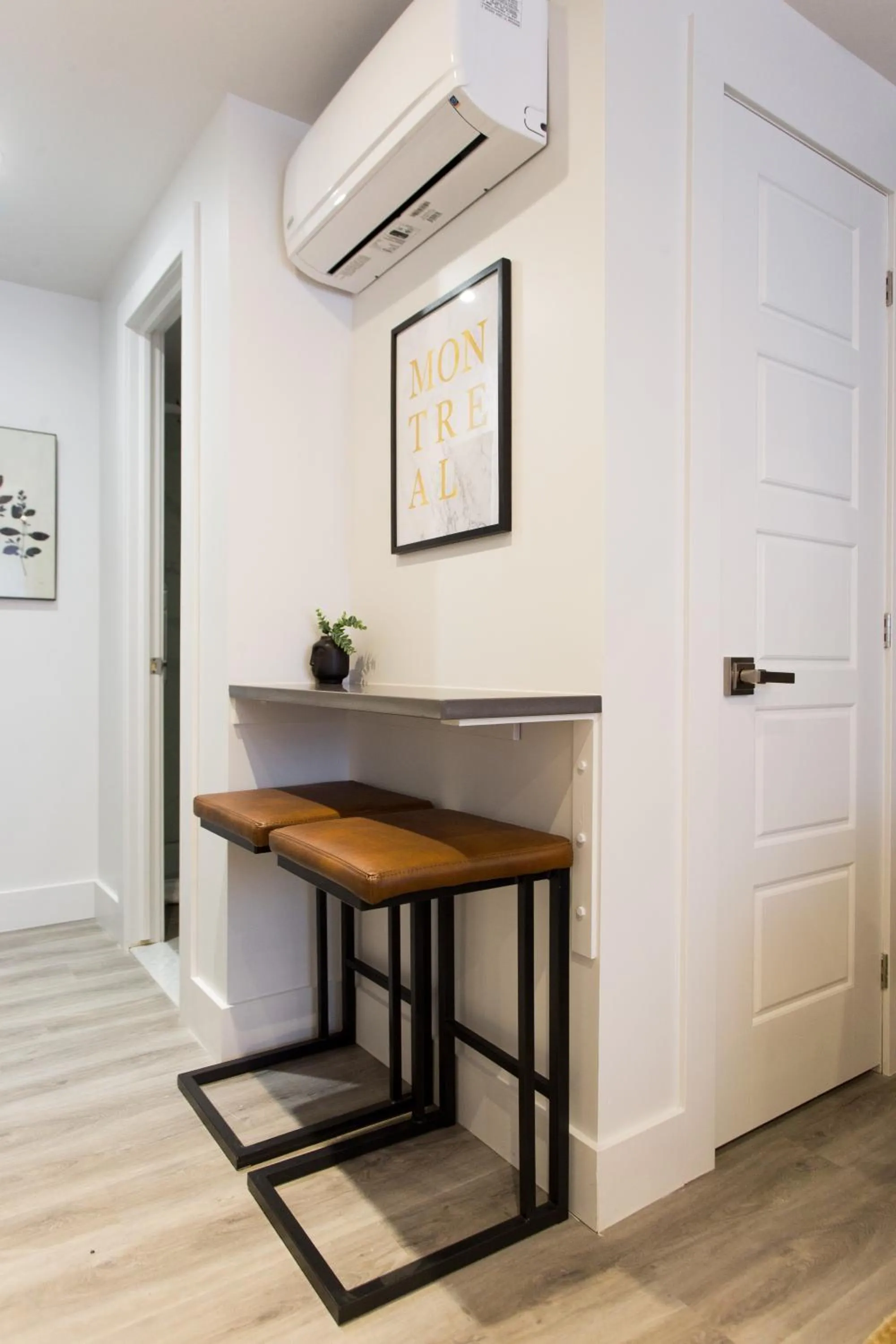 16 Studio Apartment-Hotel in Little Italy by Den Stays