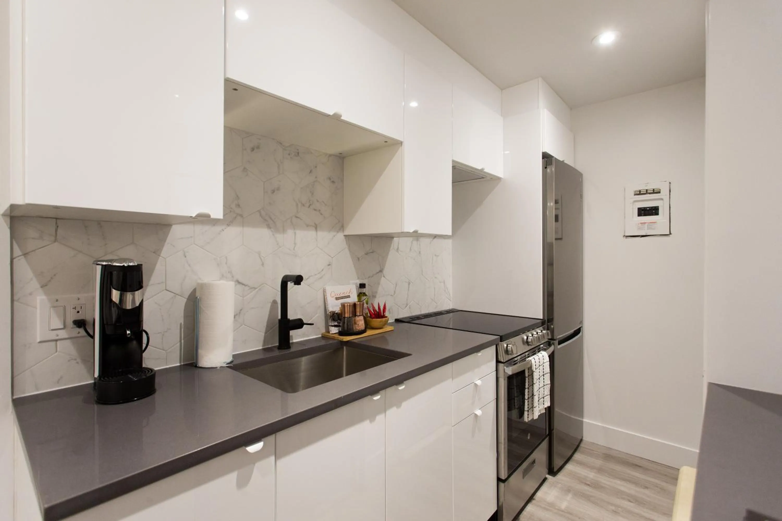 16 Studio Apartment-Hotel in Little Italy by Den Stays