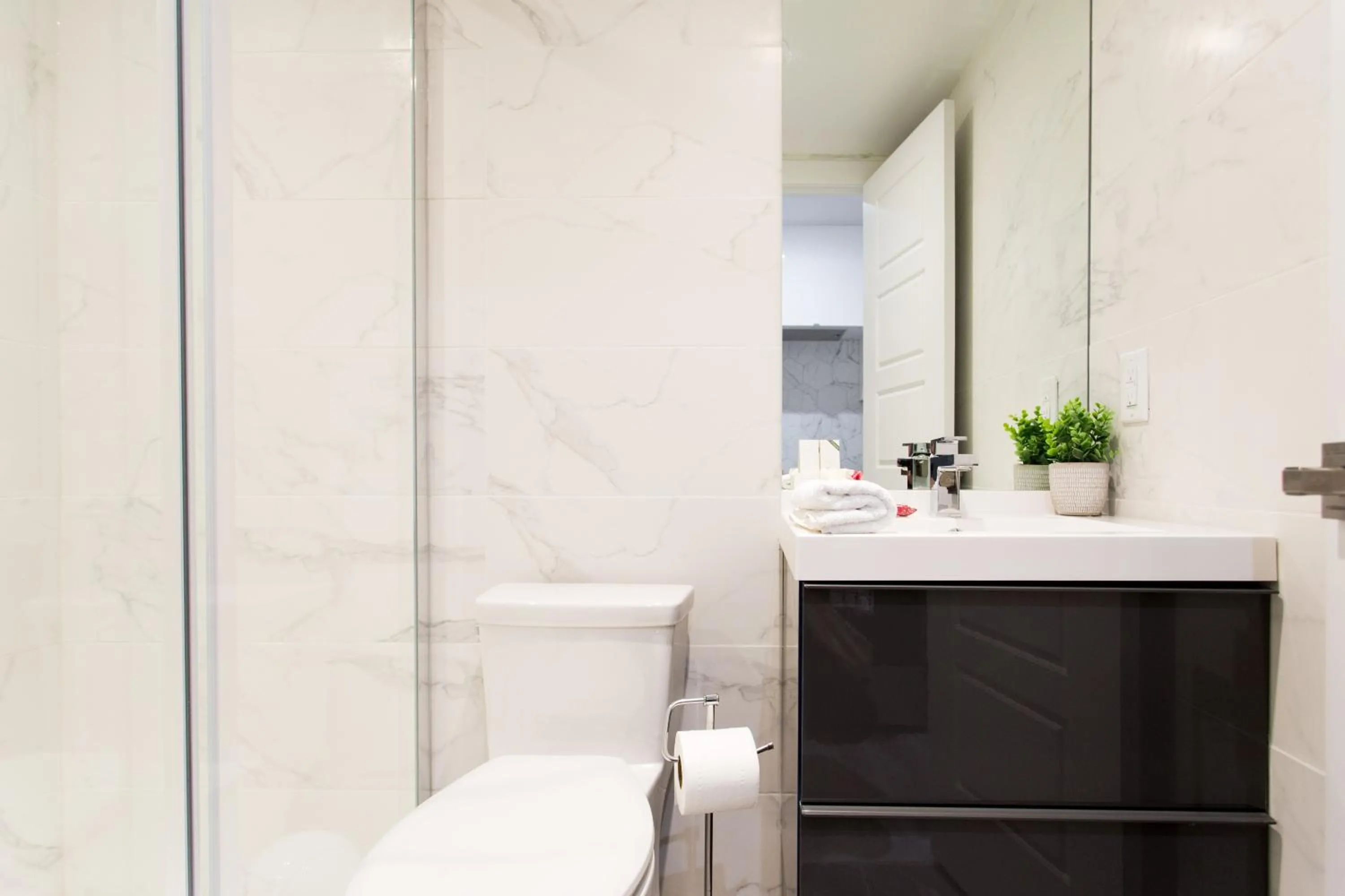 16 Studio Apartment-Hotel in Little Italy by Den Stays