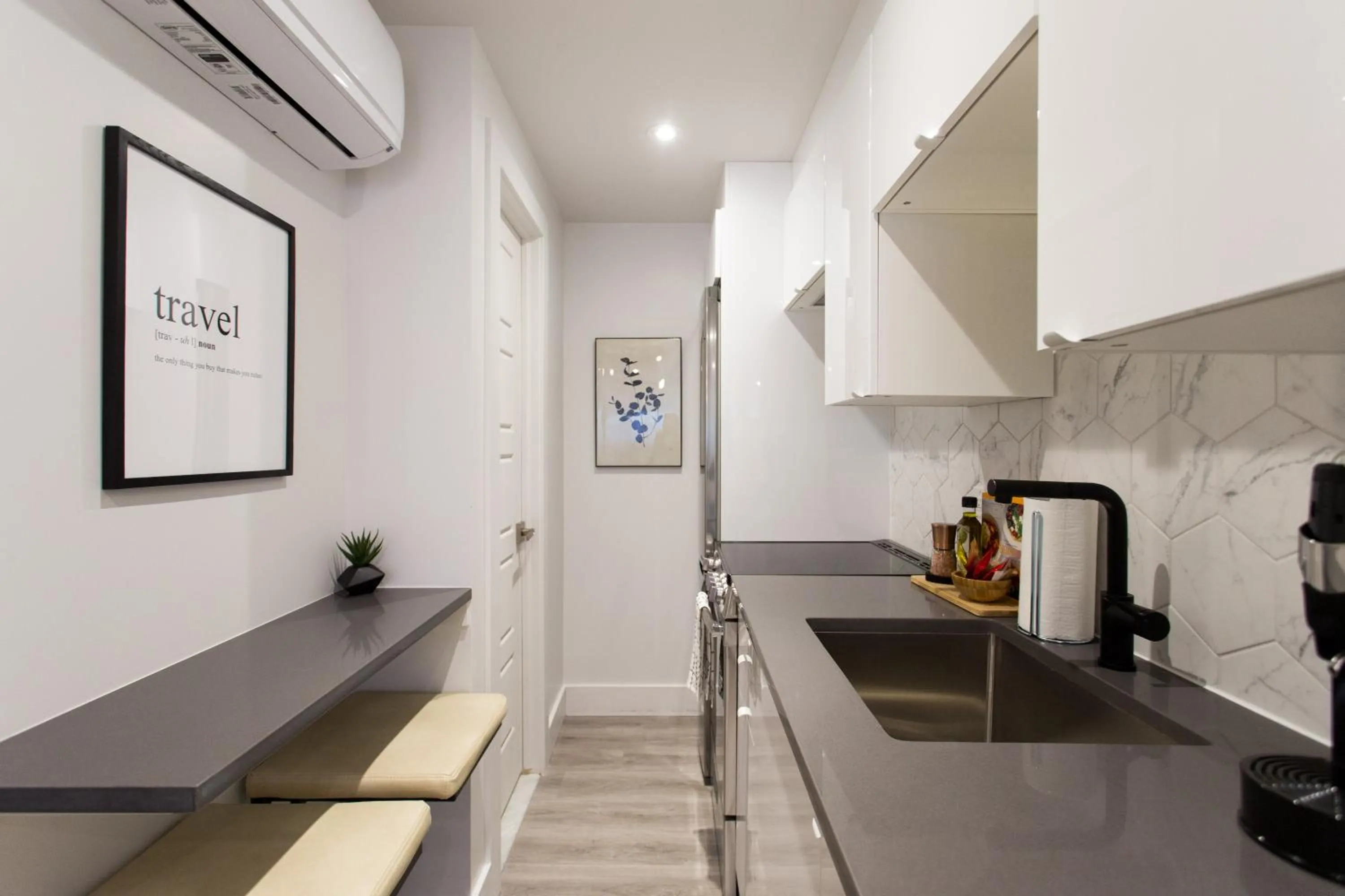 16 Studio Apartment-Hotel in Little Italy by Den Stays