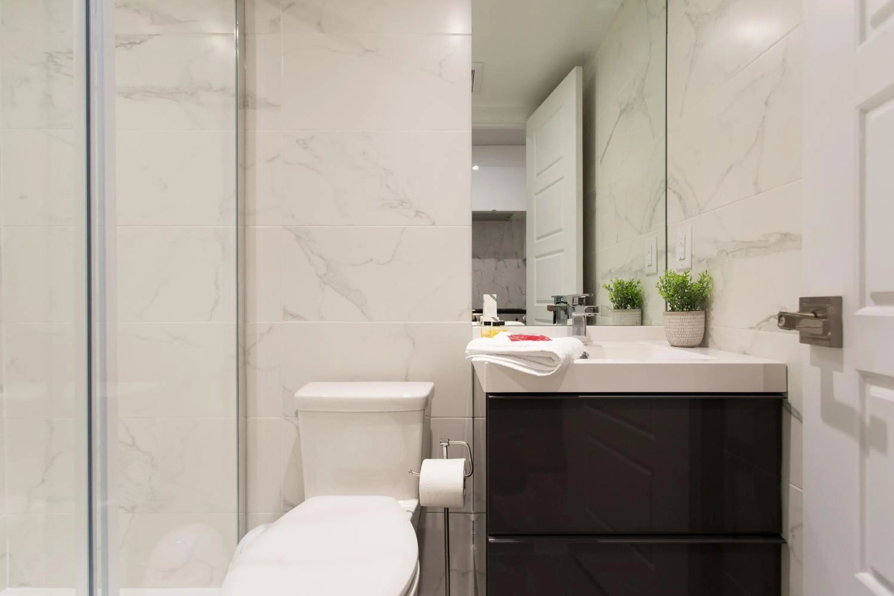 16 Studio Apartment-Hotel in Little Italy by Den Stays