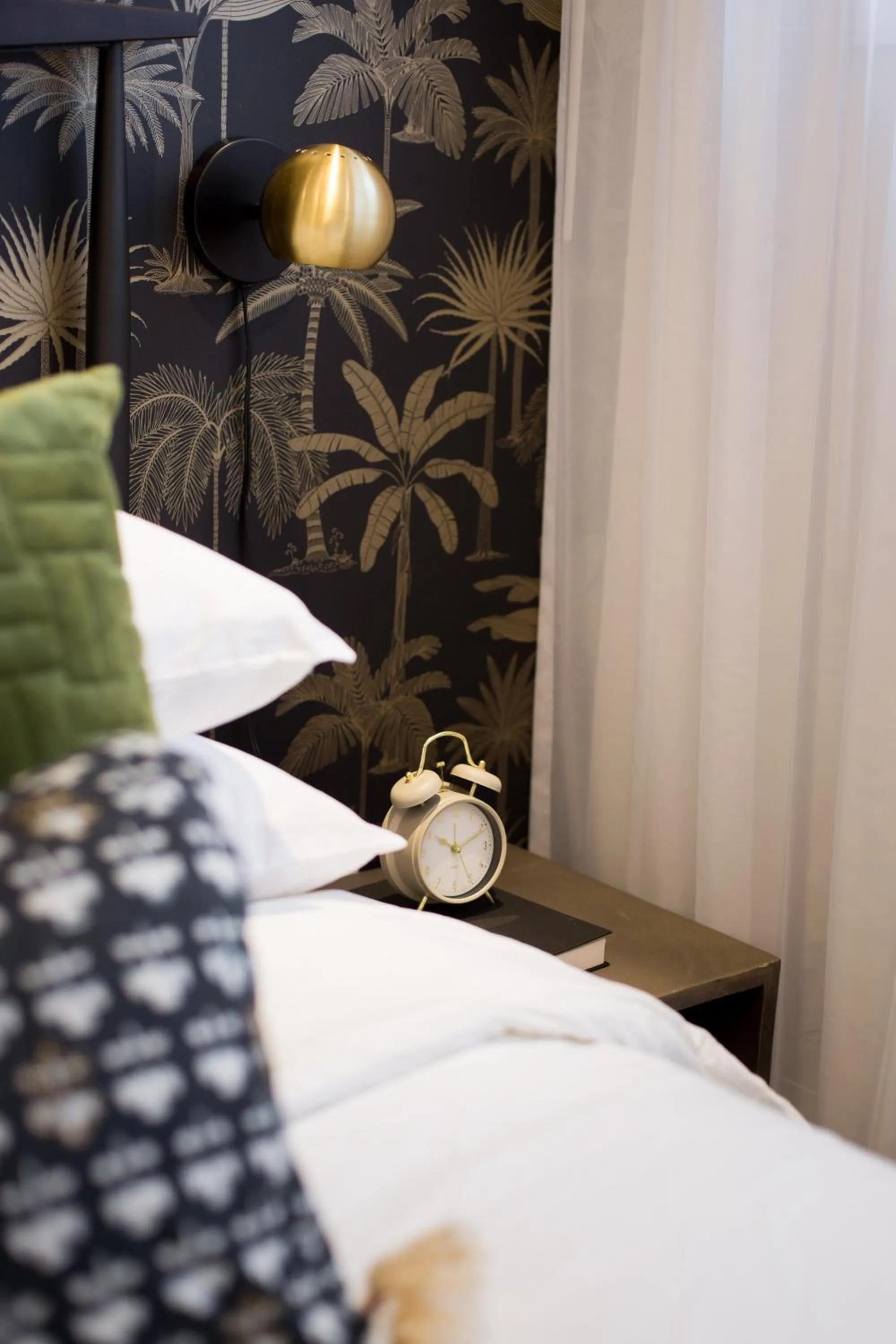 Bed in 16 Studio Apartment-Hotel in Little Italy by Den Stays