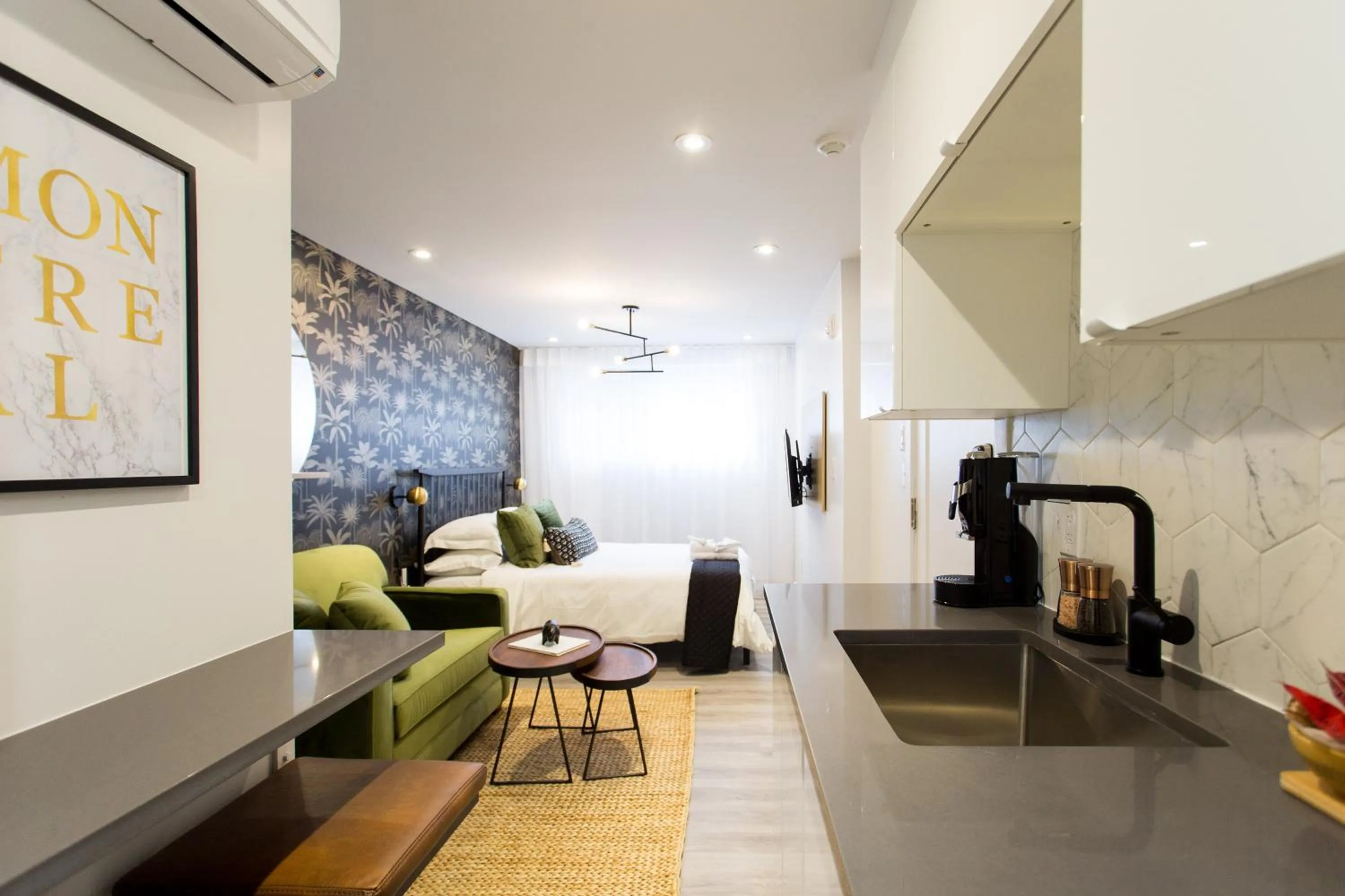 16 Studio Apartment-Hotel in Little Italy by Den Stays