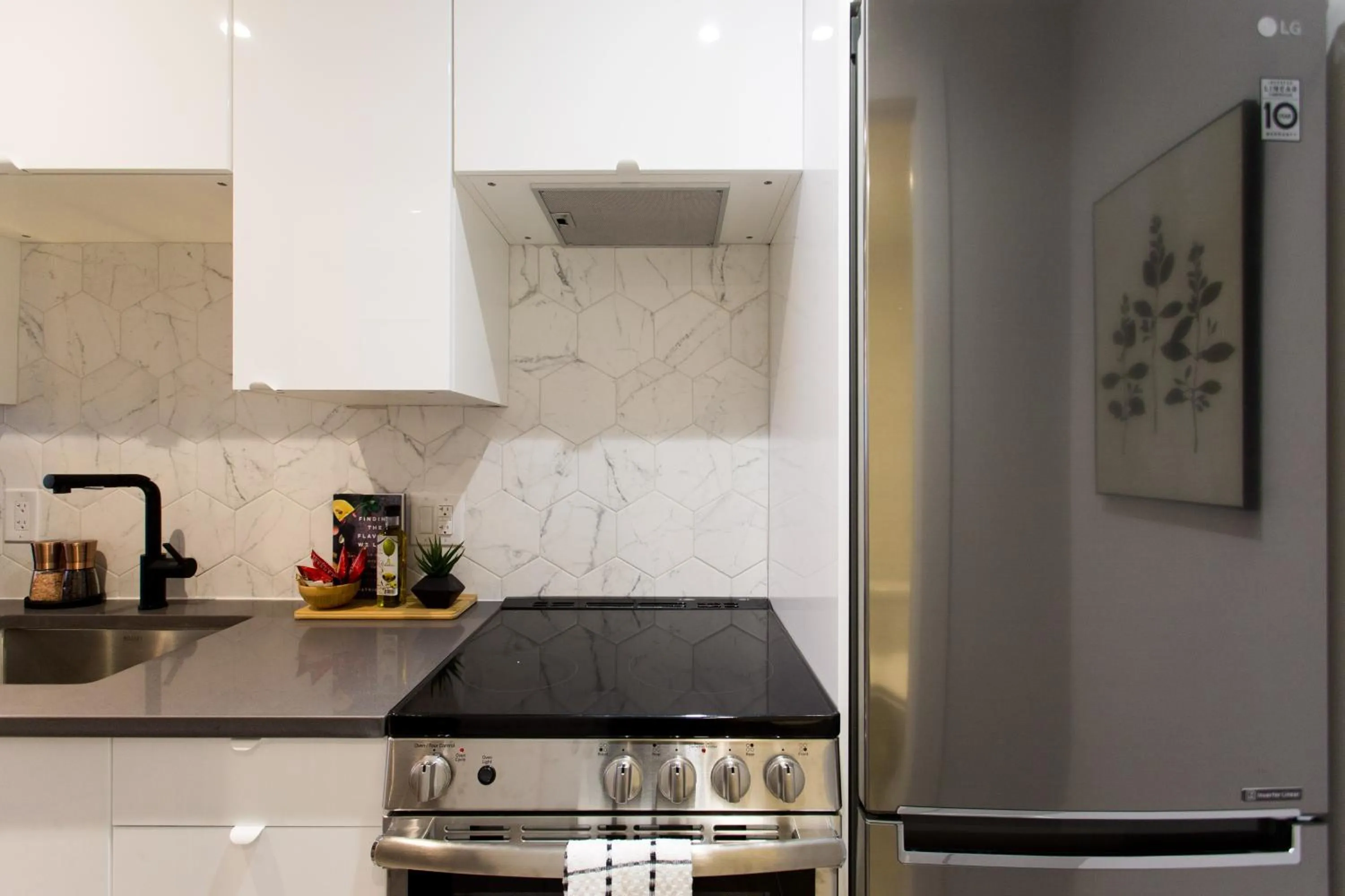 16 Studio Apartment-Hotel in Little Italy by Den Stays