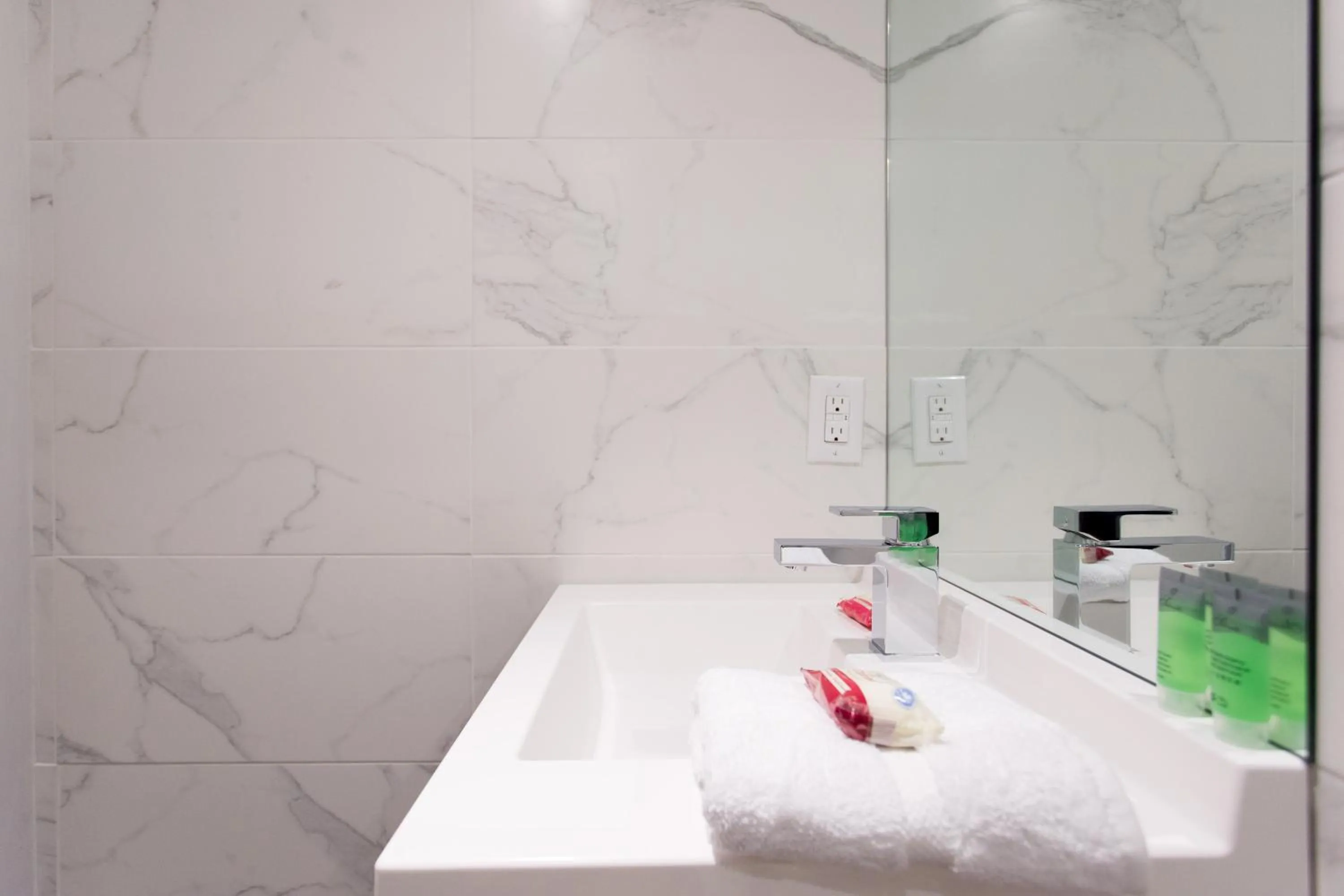 16 Studio Apartment-Hotel in Little Italy by Den Stays