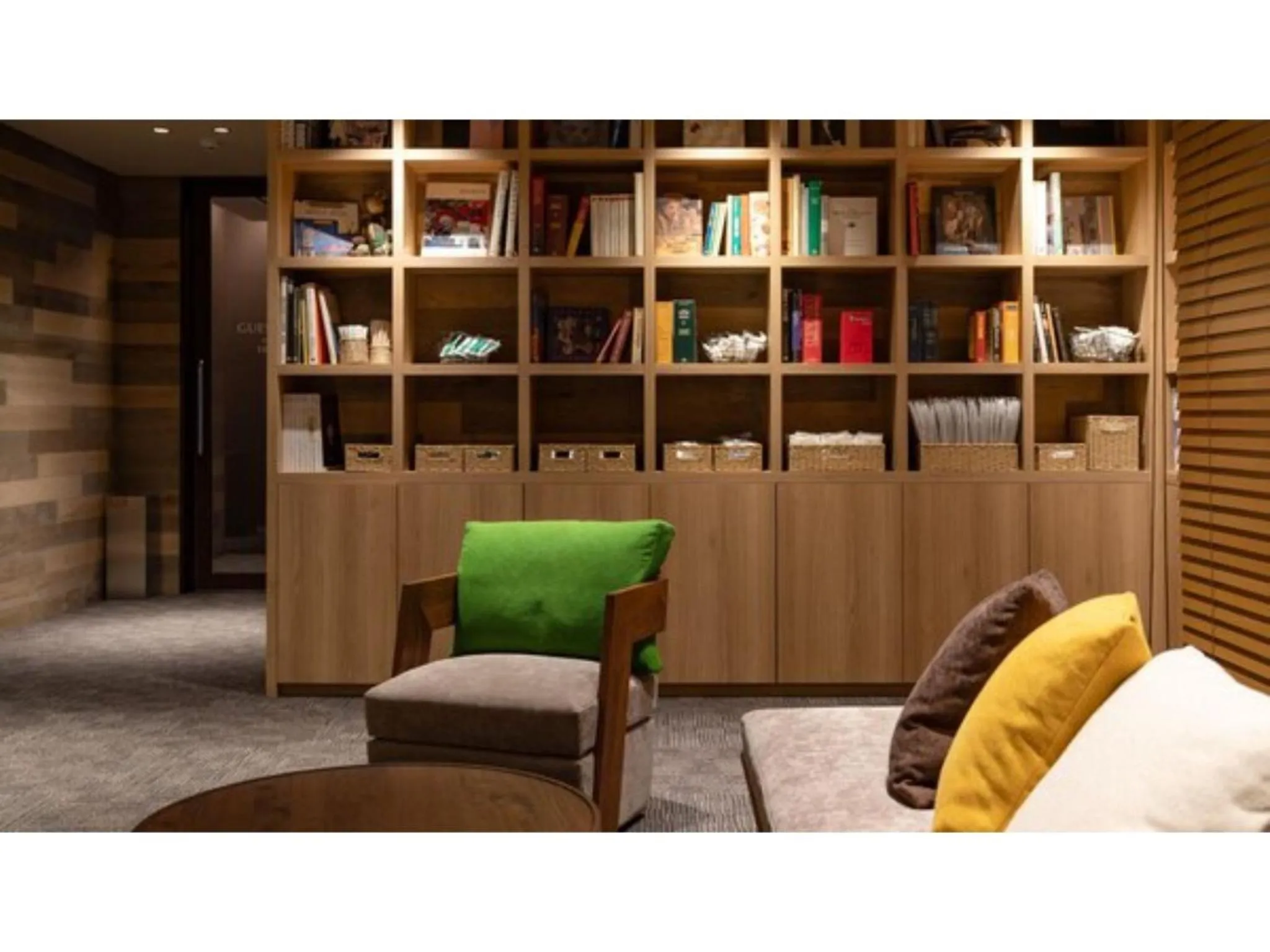 Library in The One Five Marine Fukuoka - Vacation STAY 40105v