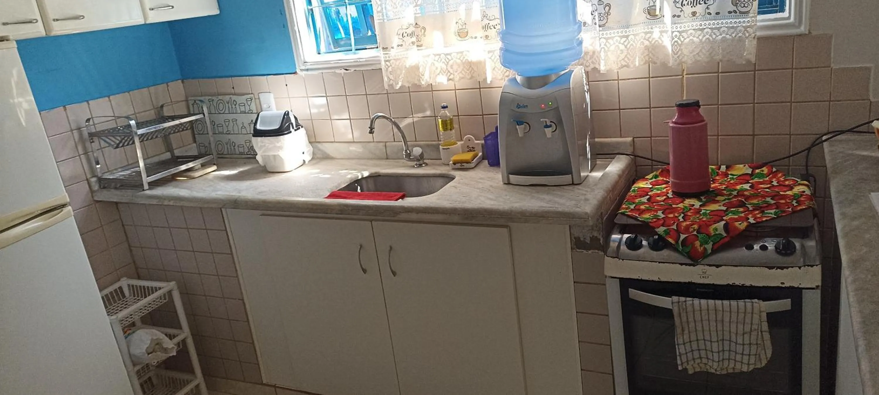 Communal kitchen in Pousada Canto dos Passaros