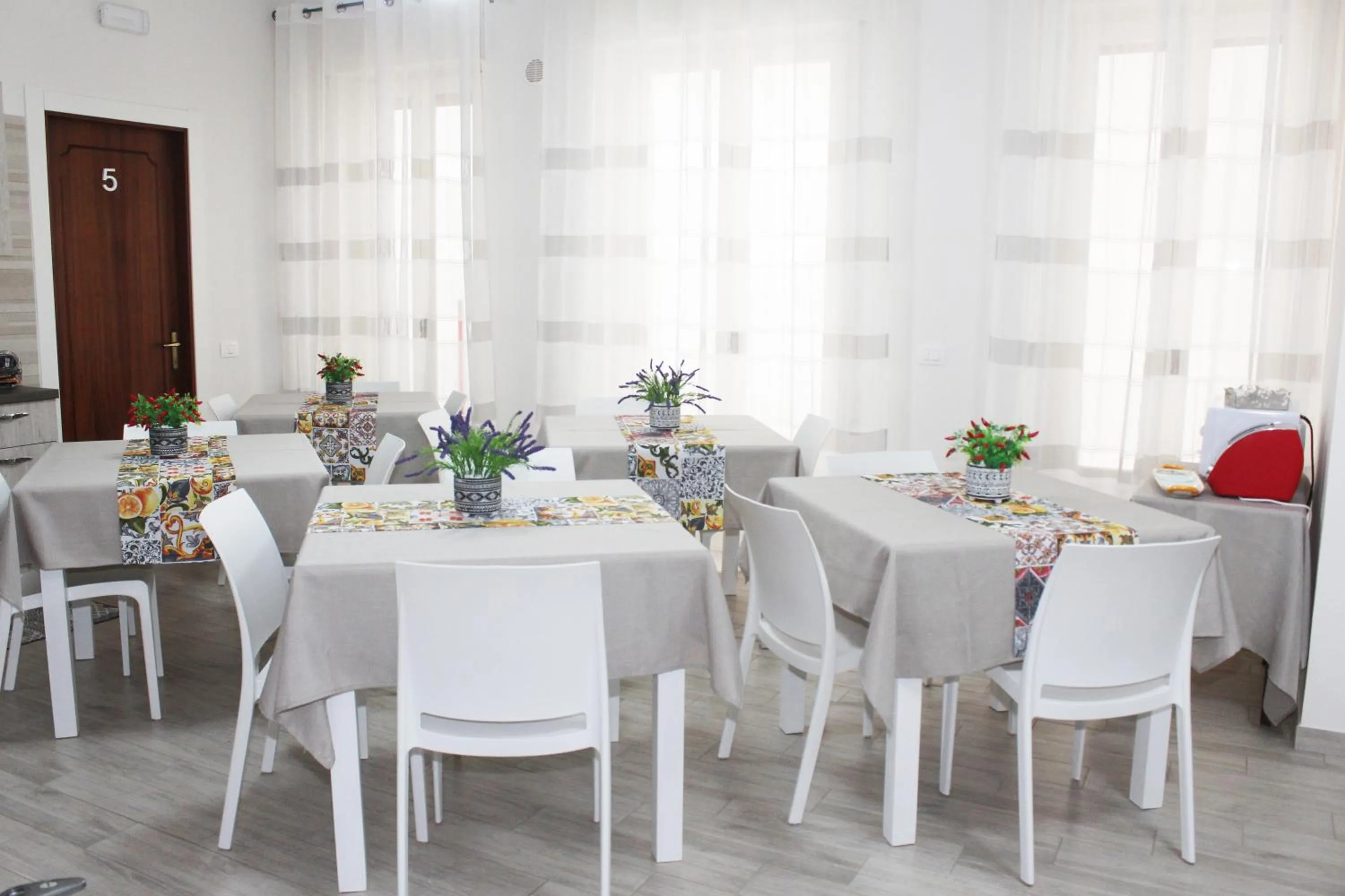 Dining area in B&B Ciccannina