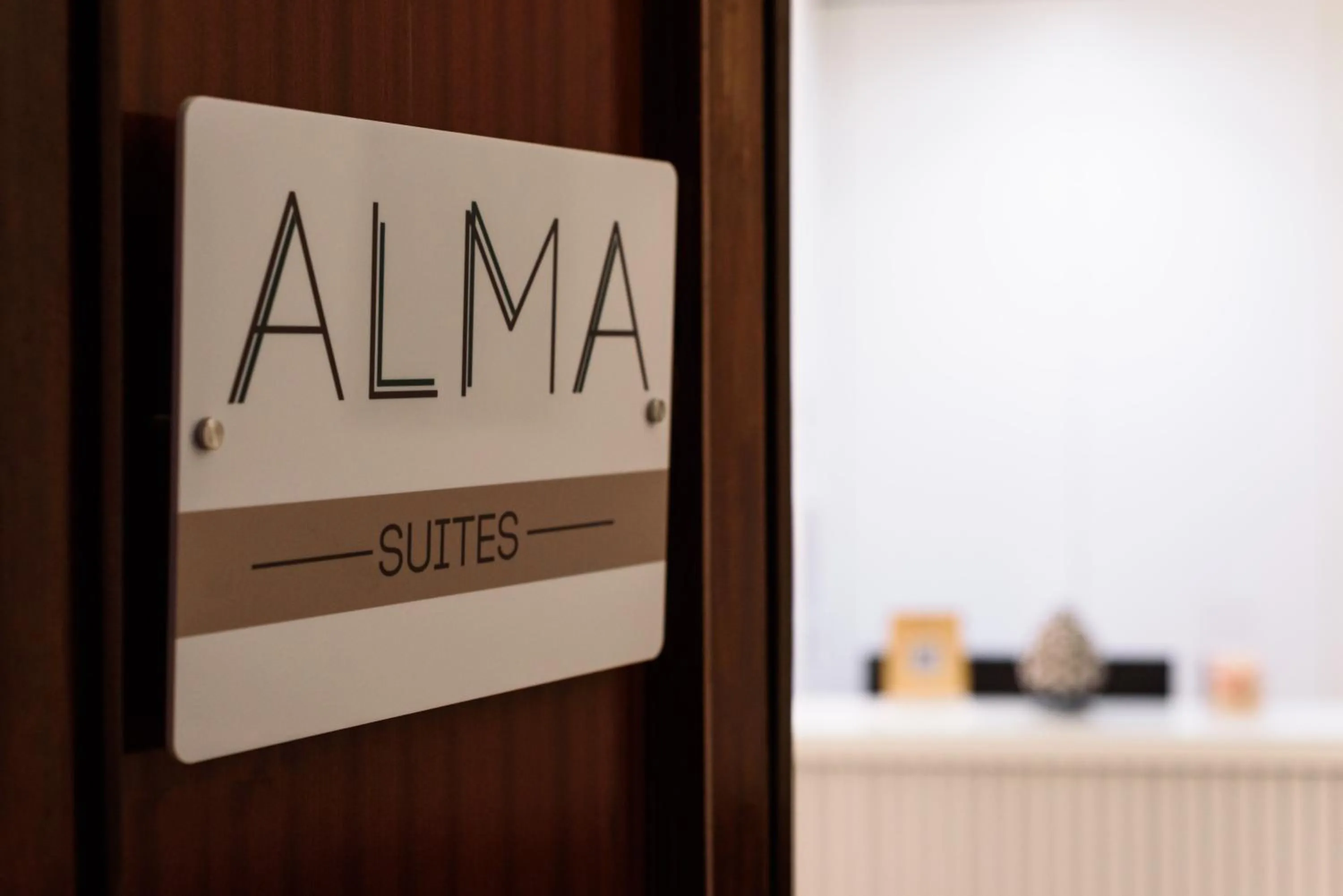 Facade/entrance in Alma Suites