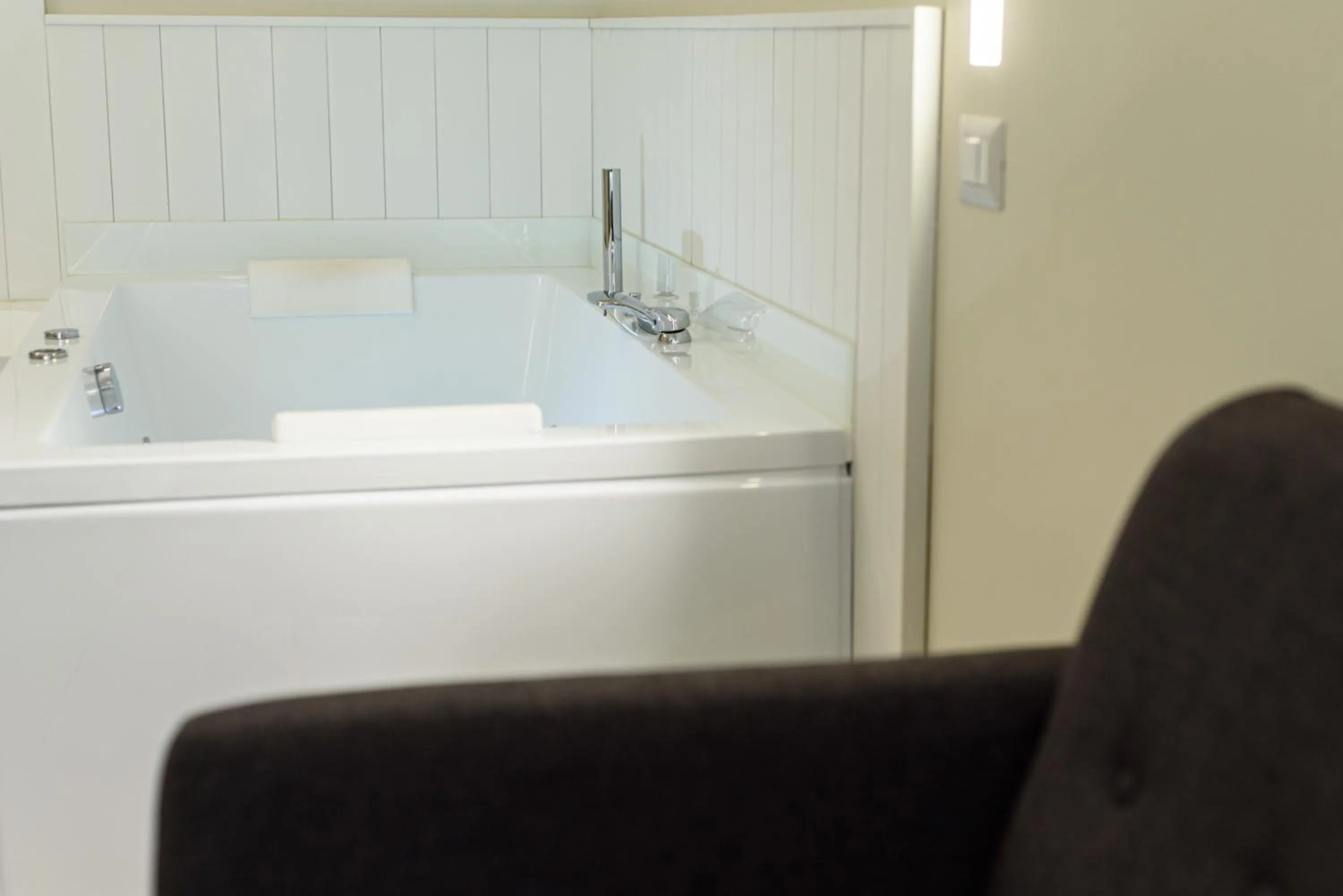 Hot Tub in Alma Suites