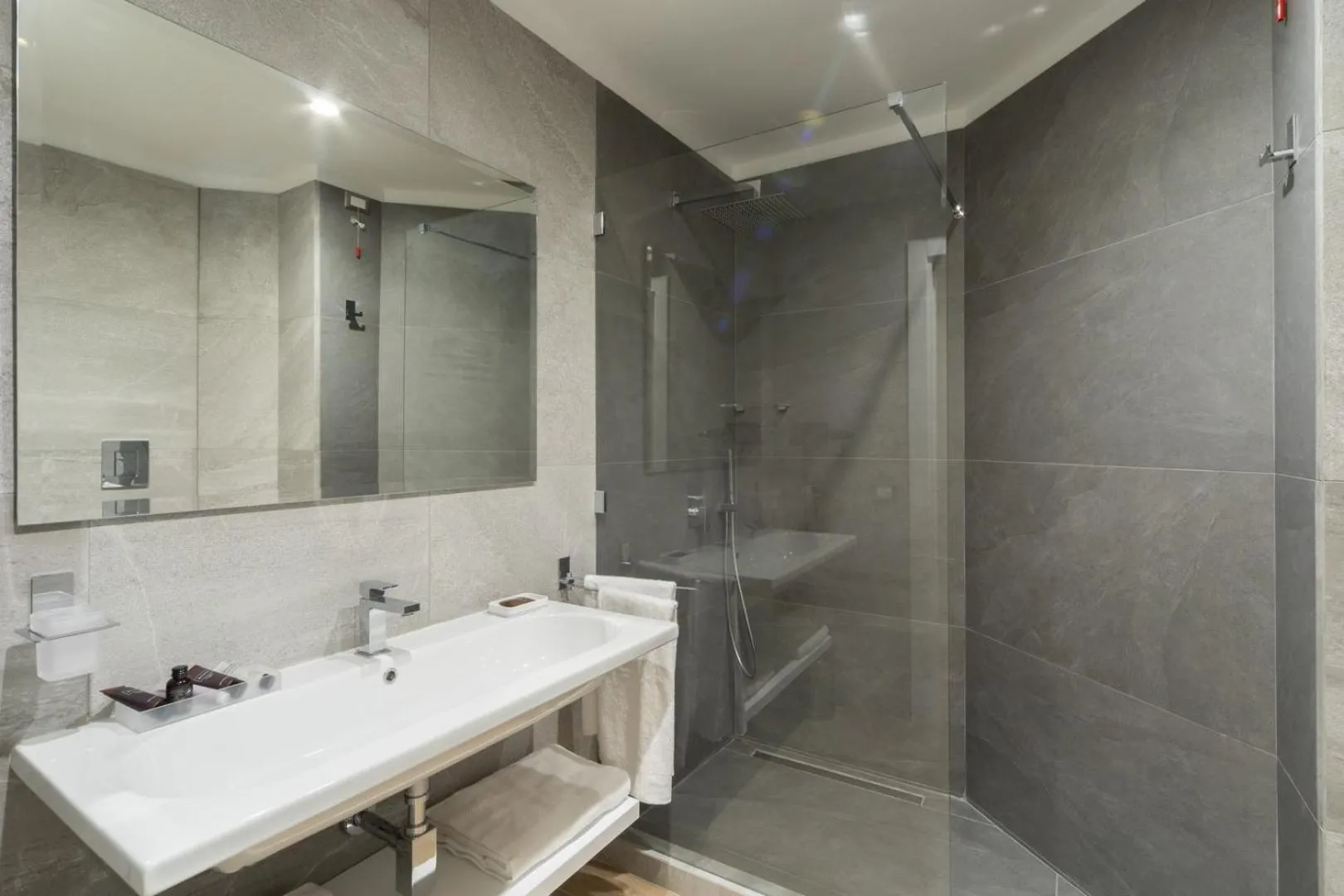 Shower in Alma Suites