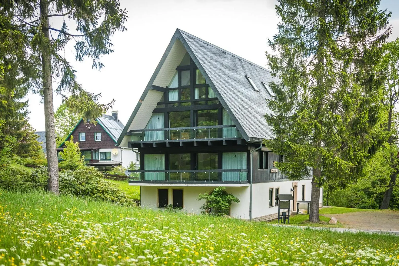 Berghotel Friedrichshöhe - Sauna, Pool & Natur