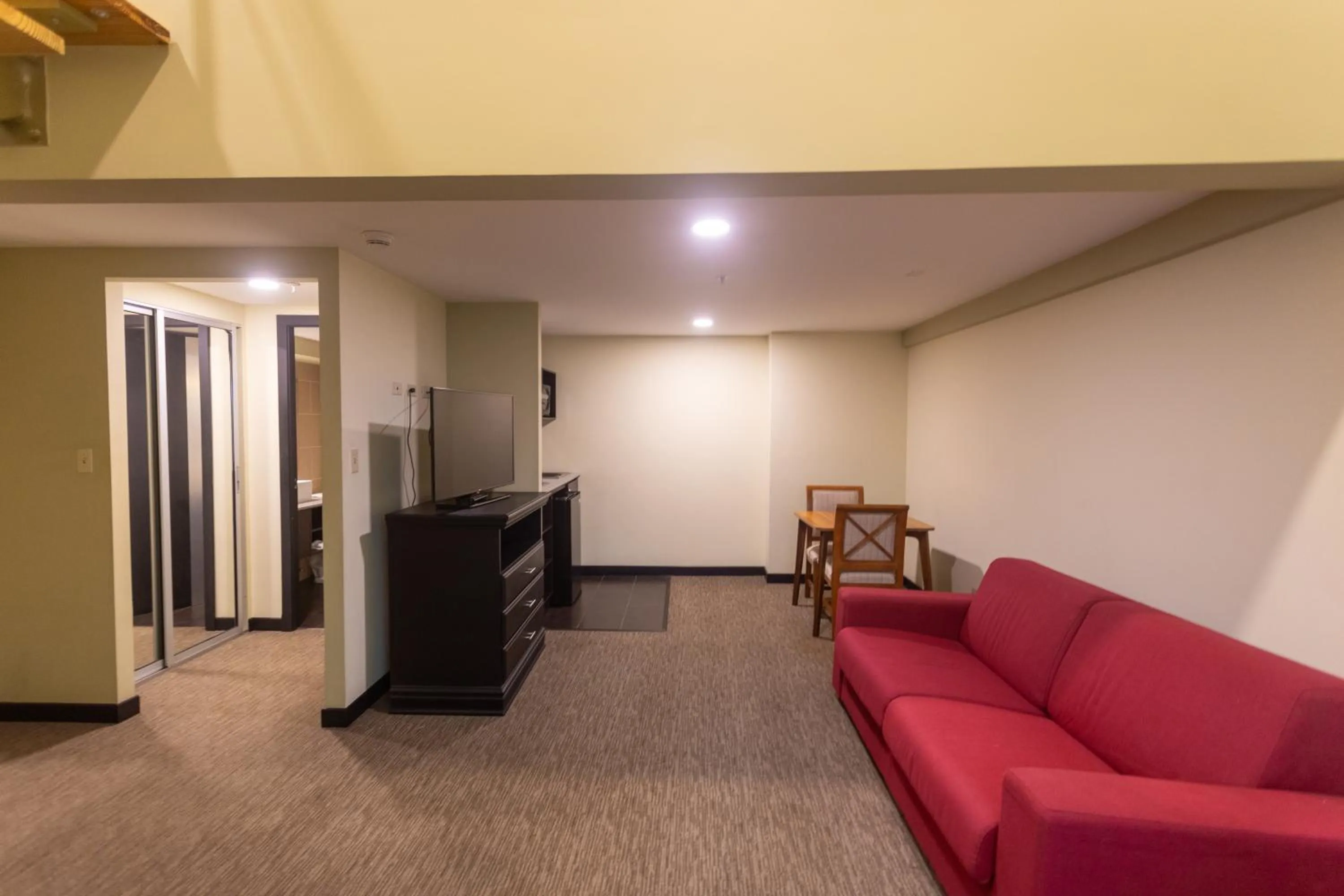 Urban Green Hotel & Suites