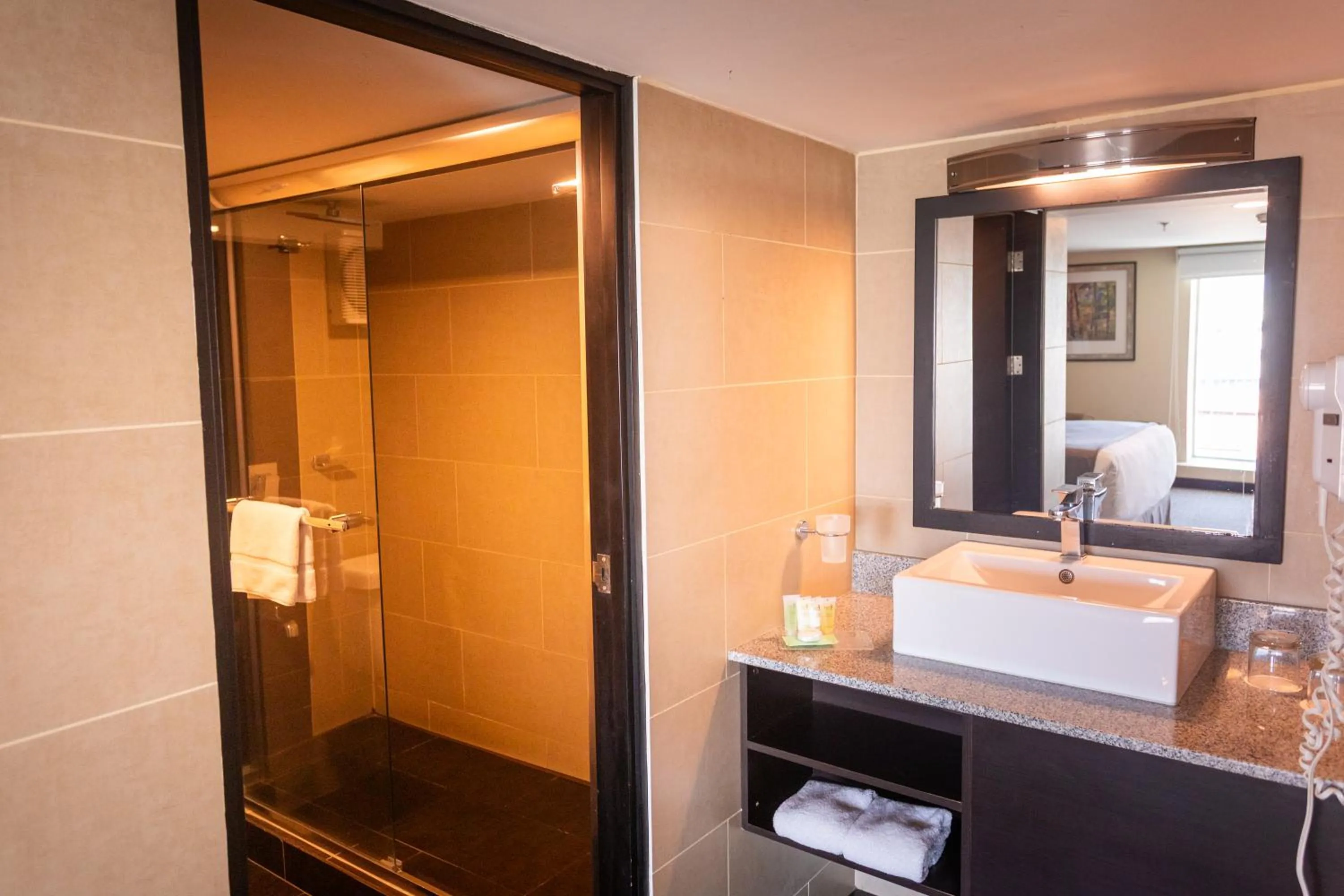 Urban Green Hotel & Suites