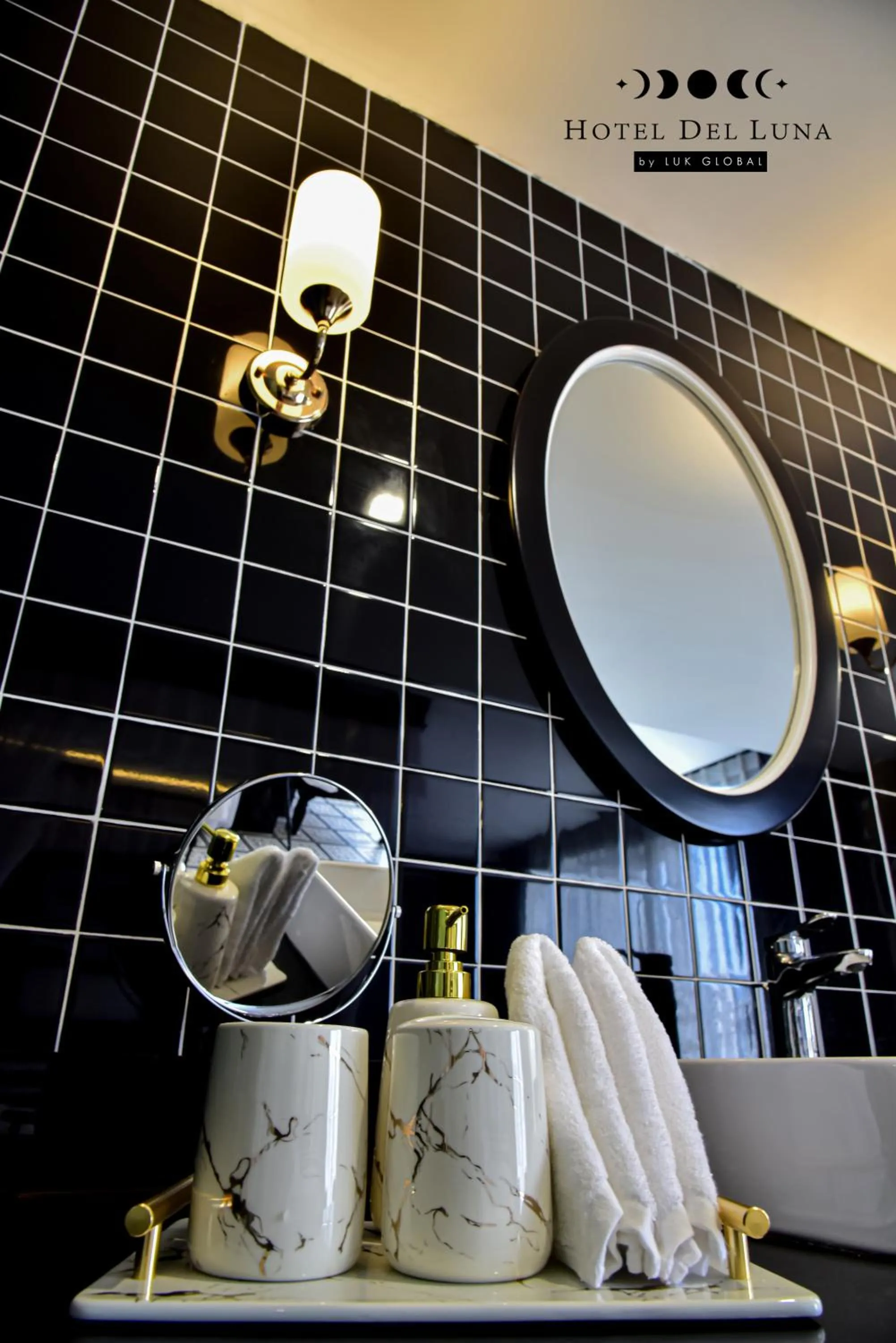 Shower in Hotel Del Luna Boutique