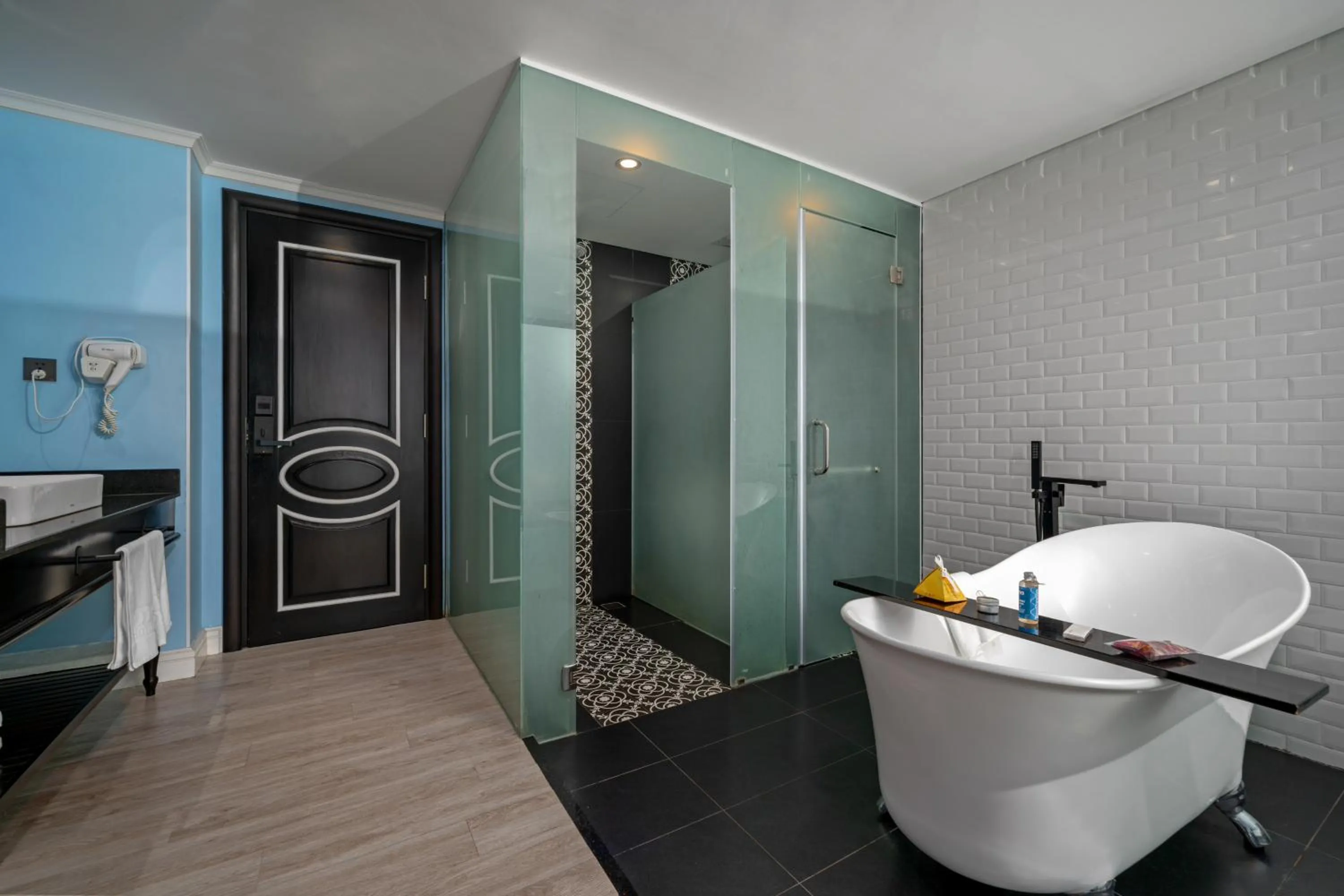 Shower in Hotel Del Luna Boutique