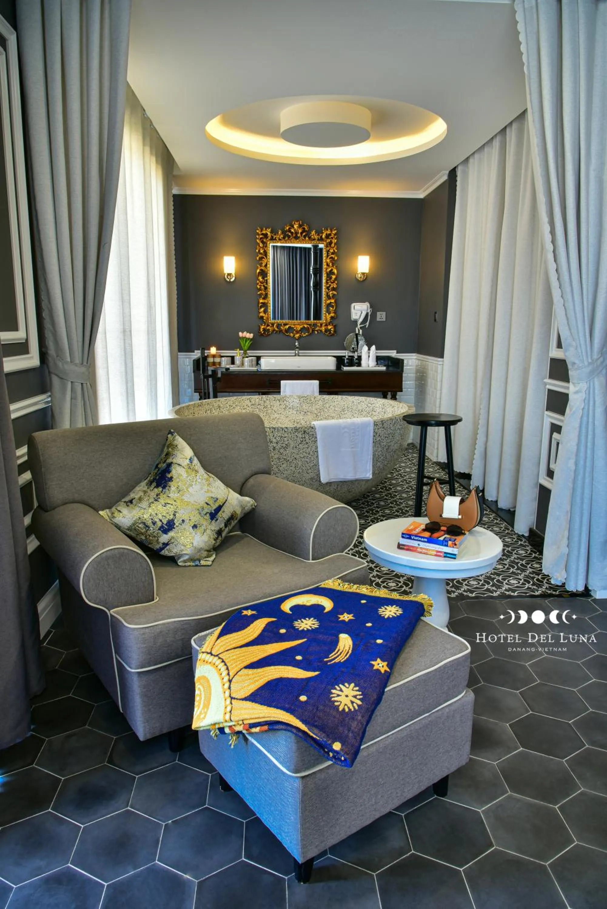 Seating area in Hotel Del Luna Boutique