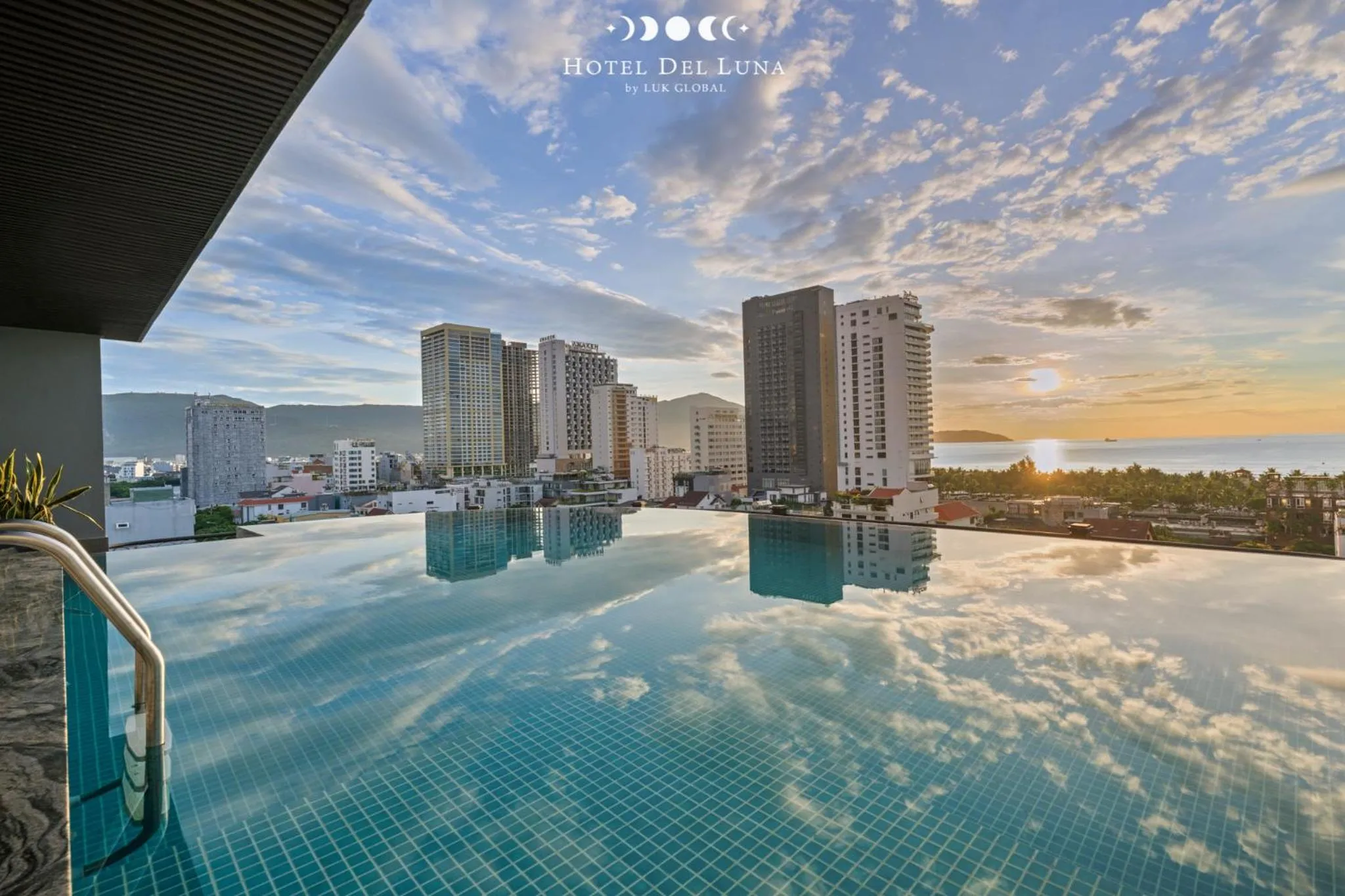 Swimming pool in Hotel Del Luna Boutique