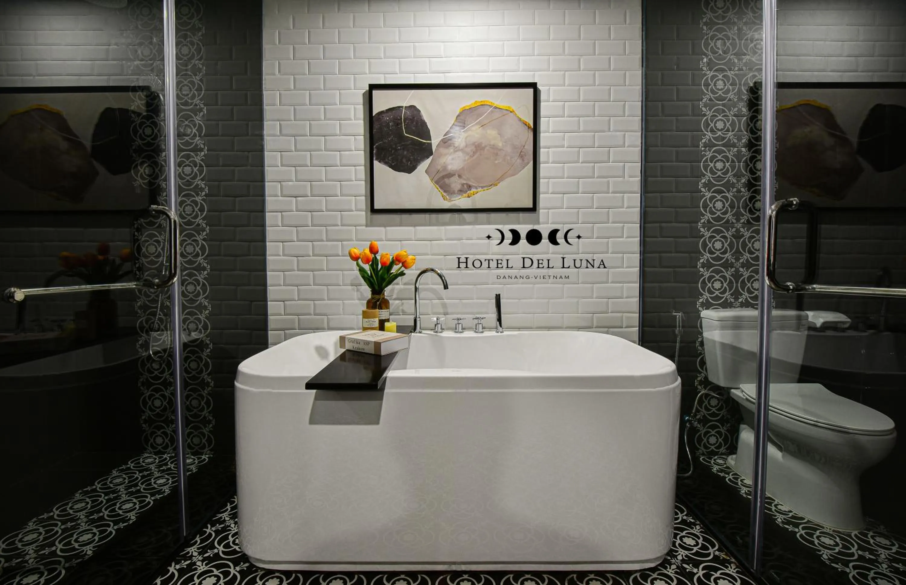 Toilet in Hotel Del Luna Boutique