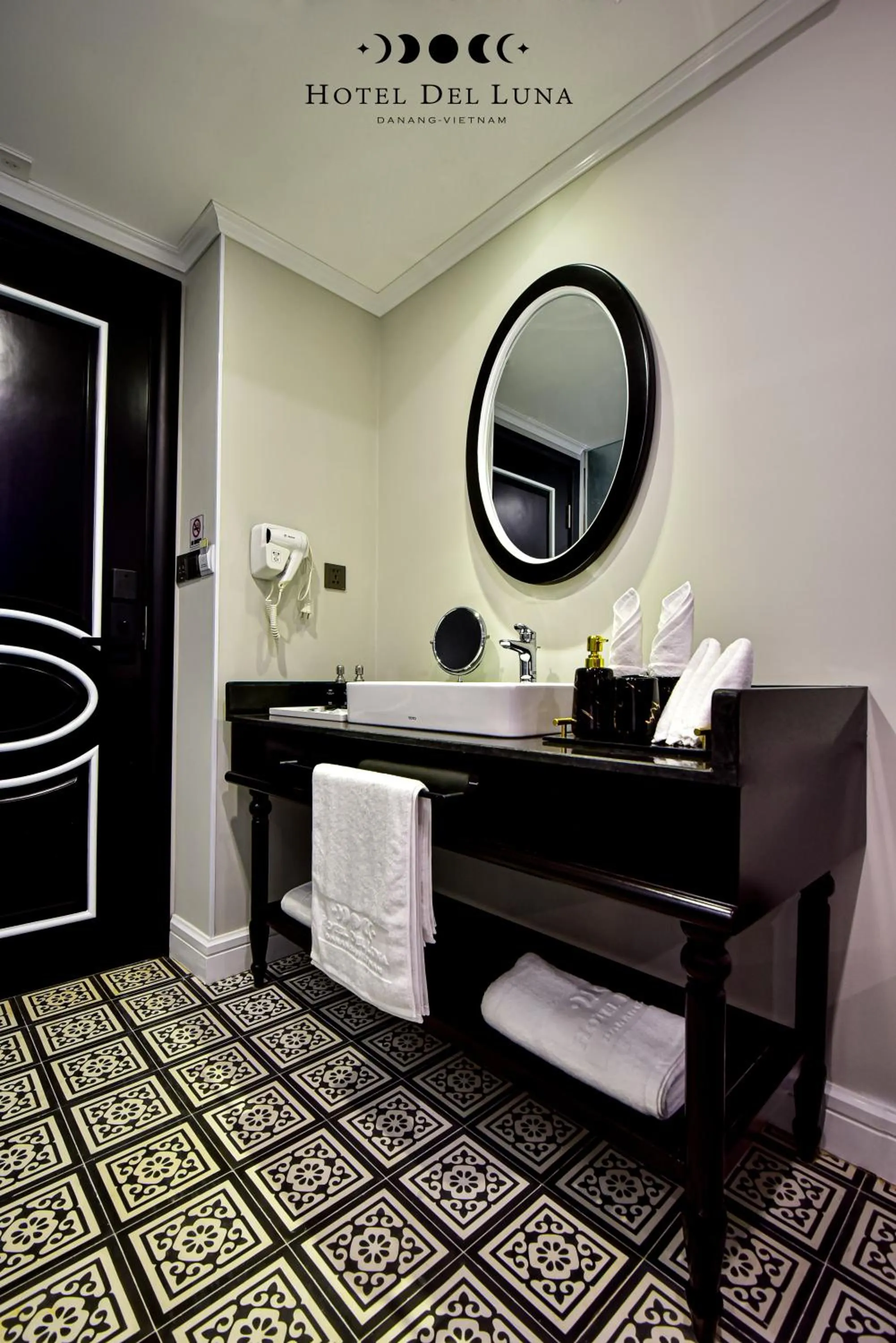 Toilet in Hotel Del Luna Boutique