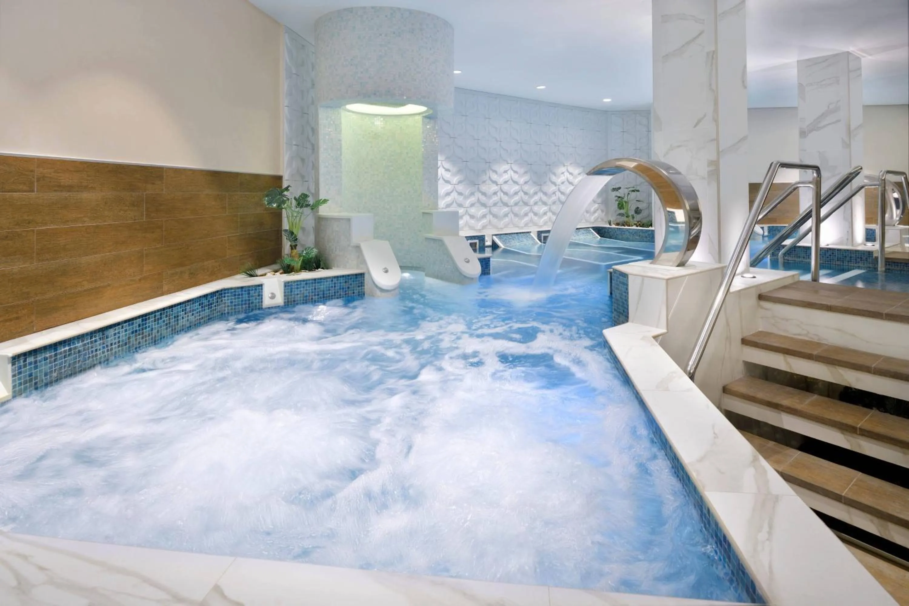 Swimming pool in Amman Marriott Hotel