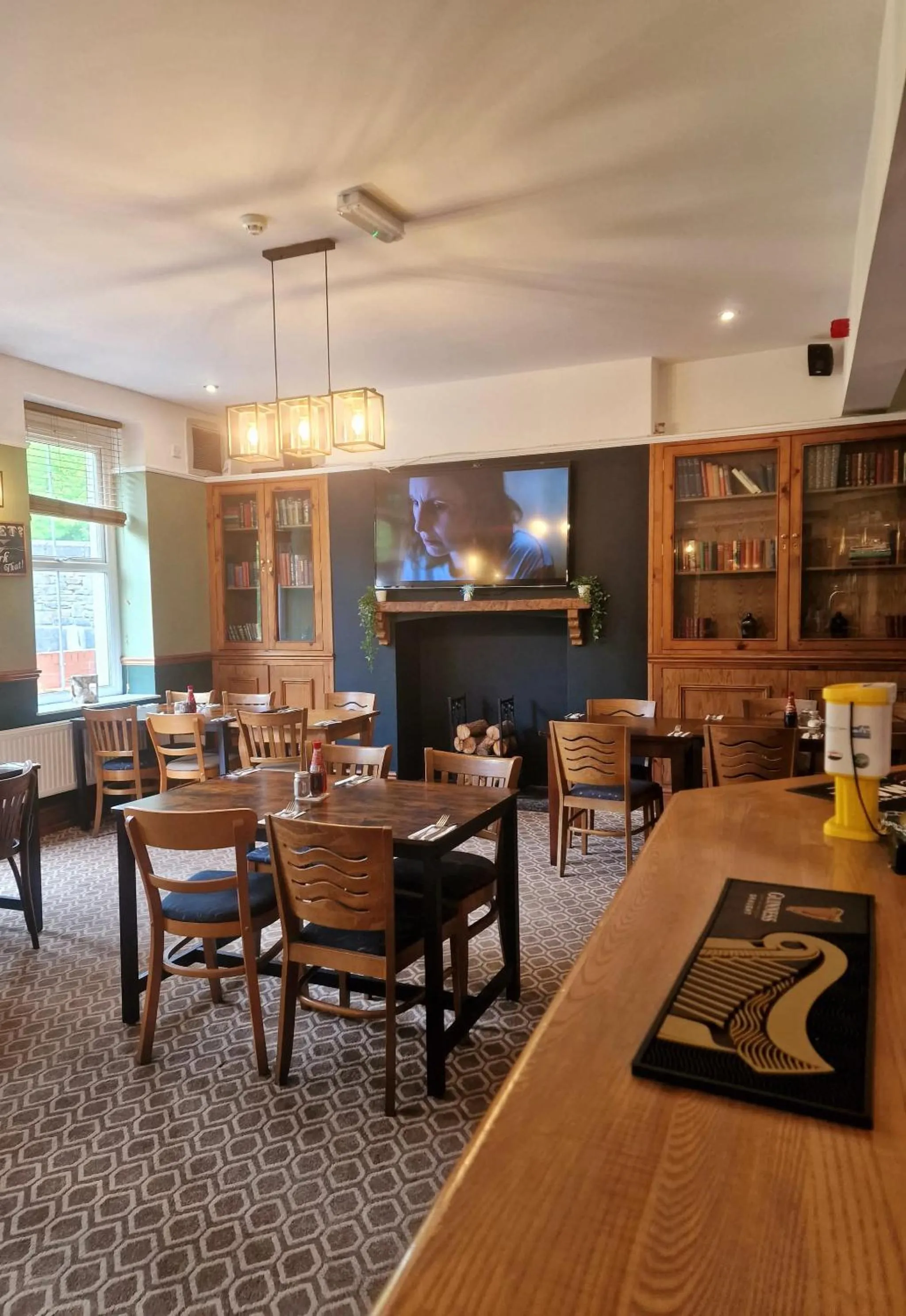 Restaurant/places to eat in The Dillwyn arms