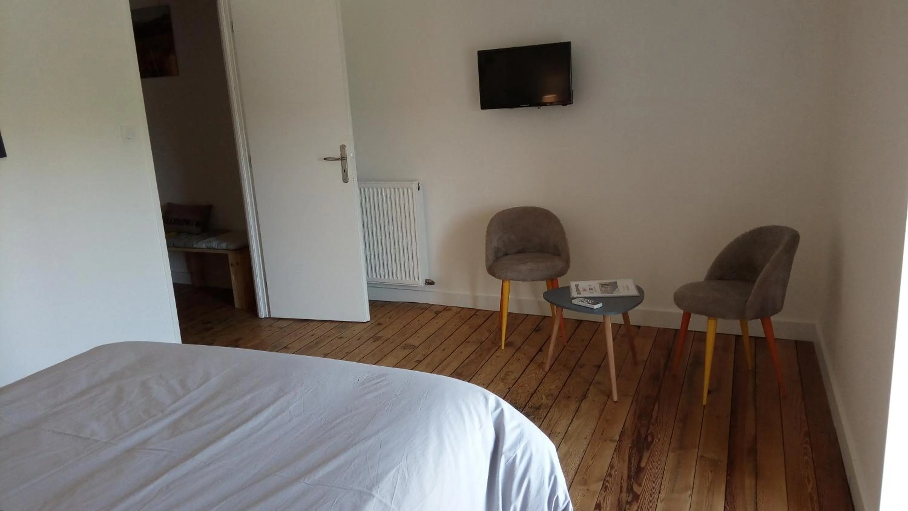 Photo of the whole room, Bed in La Vigneronne