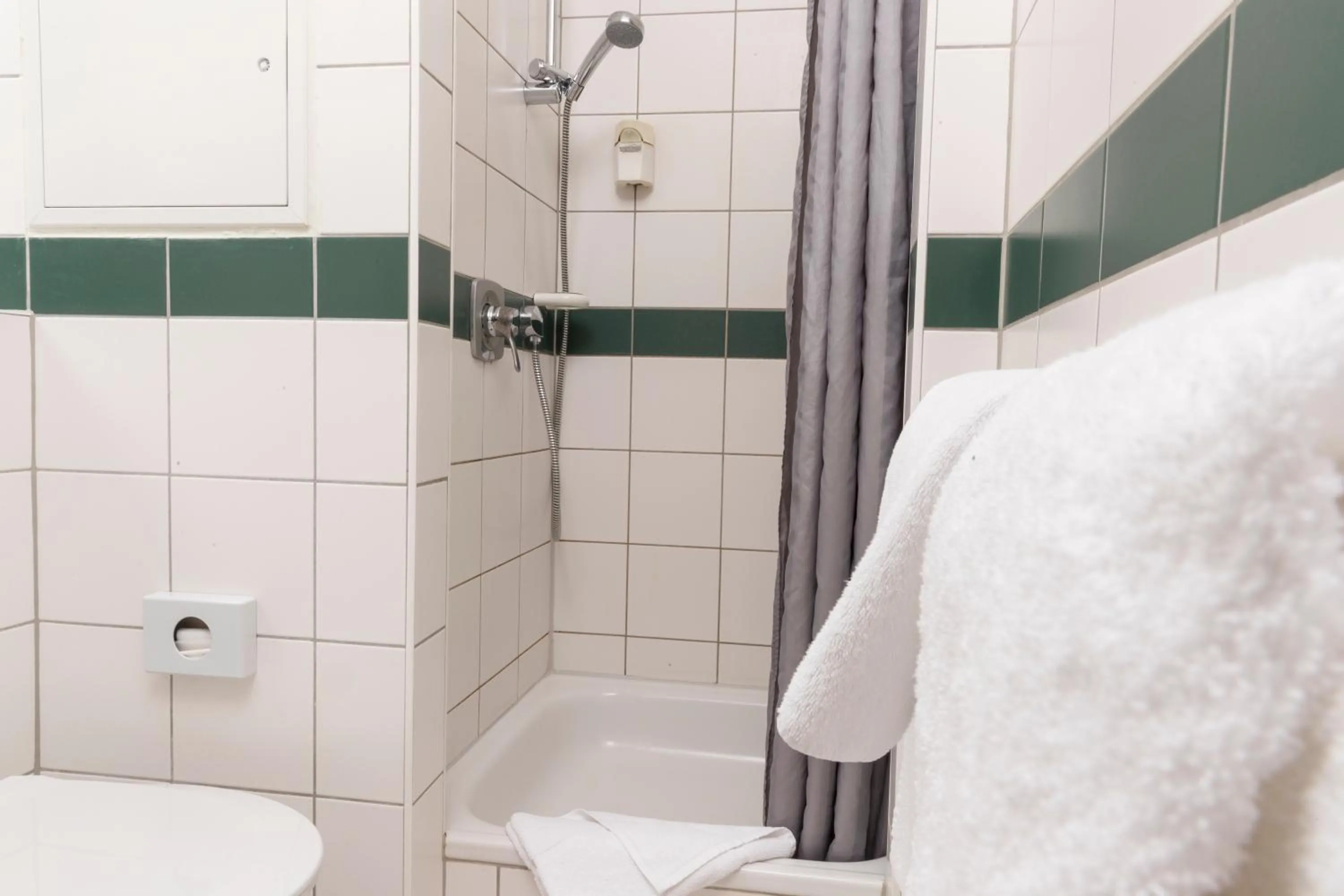 Bathroom in Hotel am Tierpark