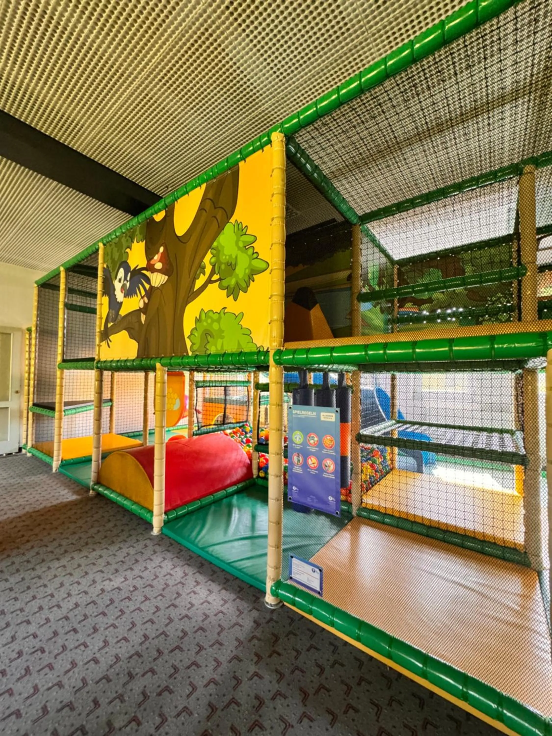 Game Room, Bed in Hotel am Tierpark