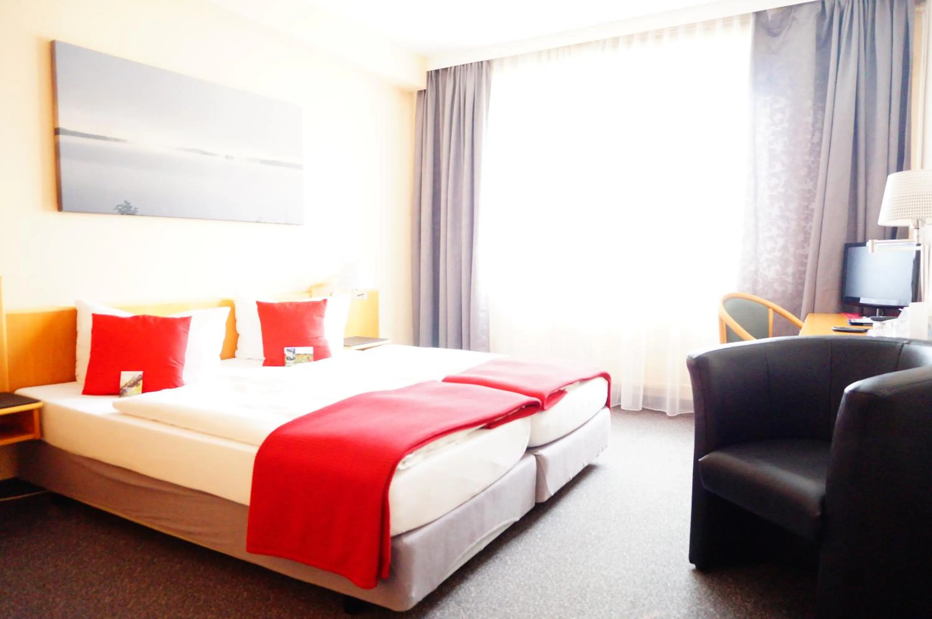 Photo of the whole room, Bed in Hotel am Tierpark