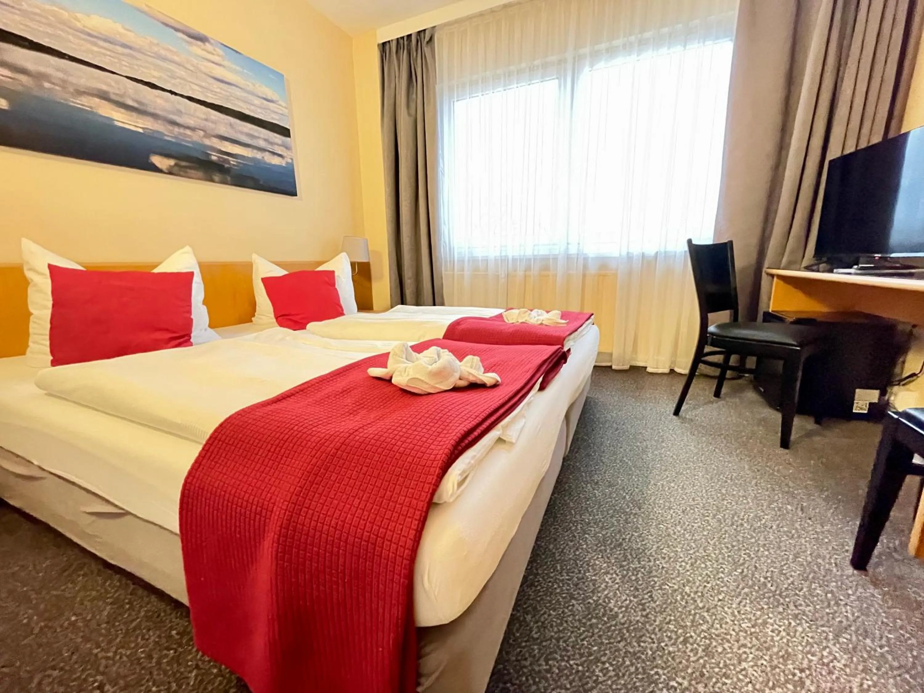 Photo of the whole room, Bed in Hotel am Tierpark