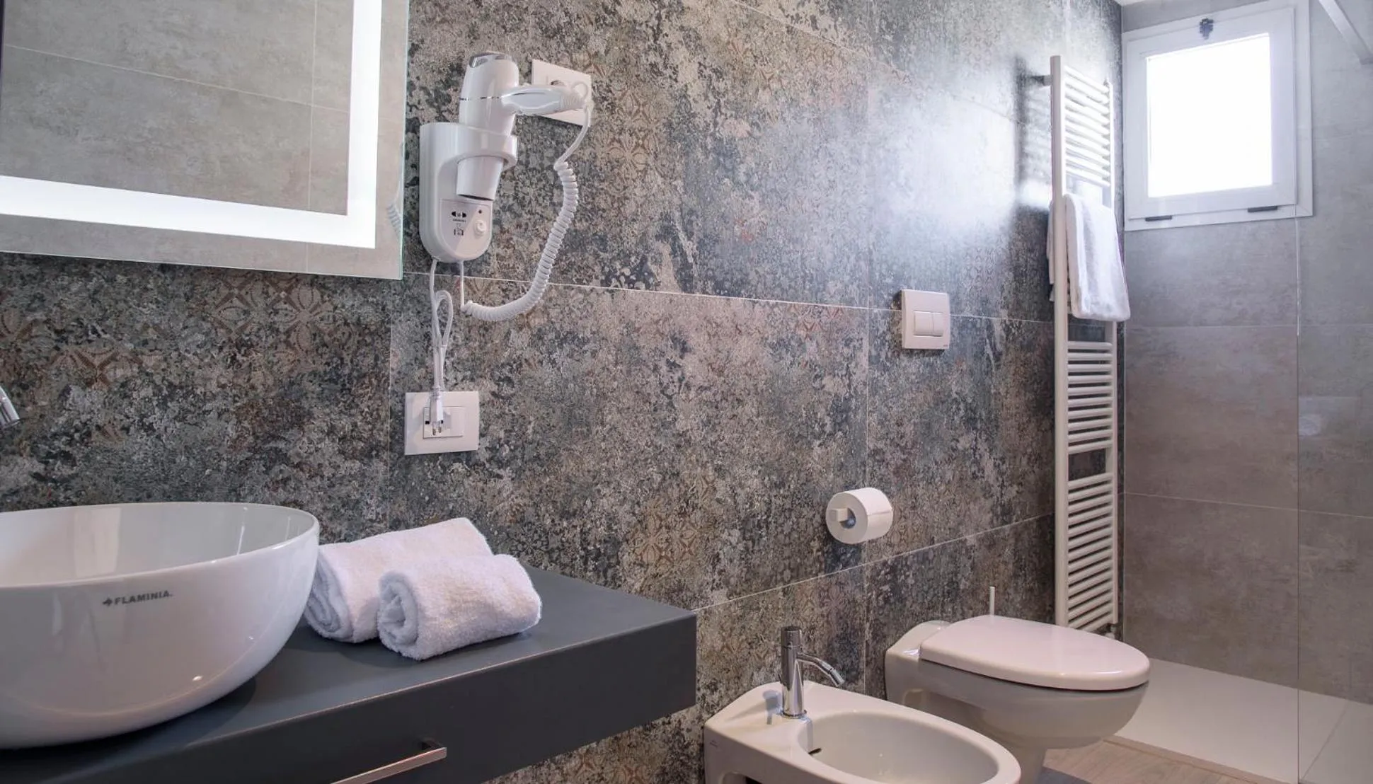 Shower in Hotel Zenit