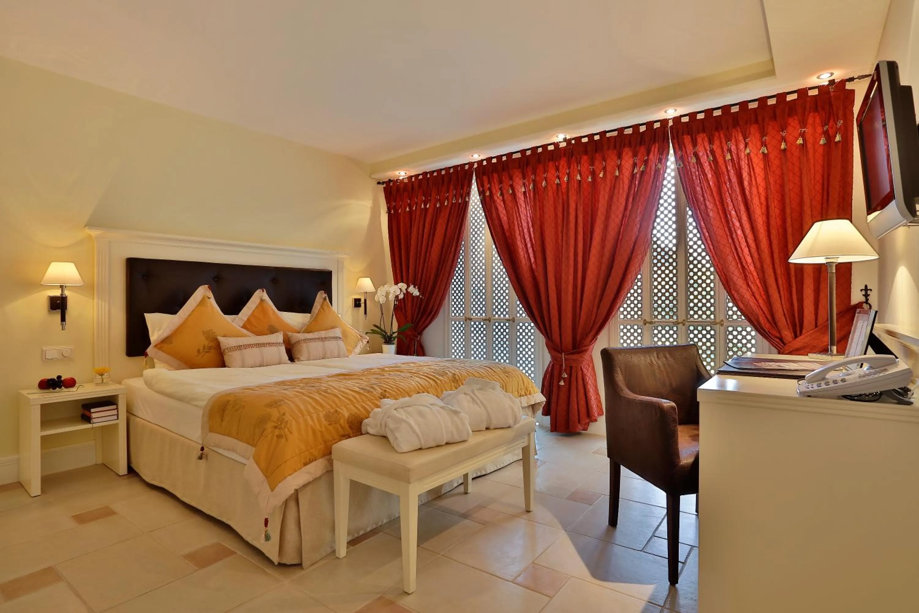 Photo of the whole room, Bed in Boutiquehotel La Casa