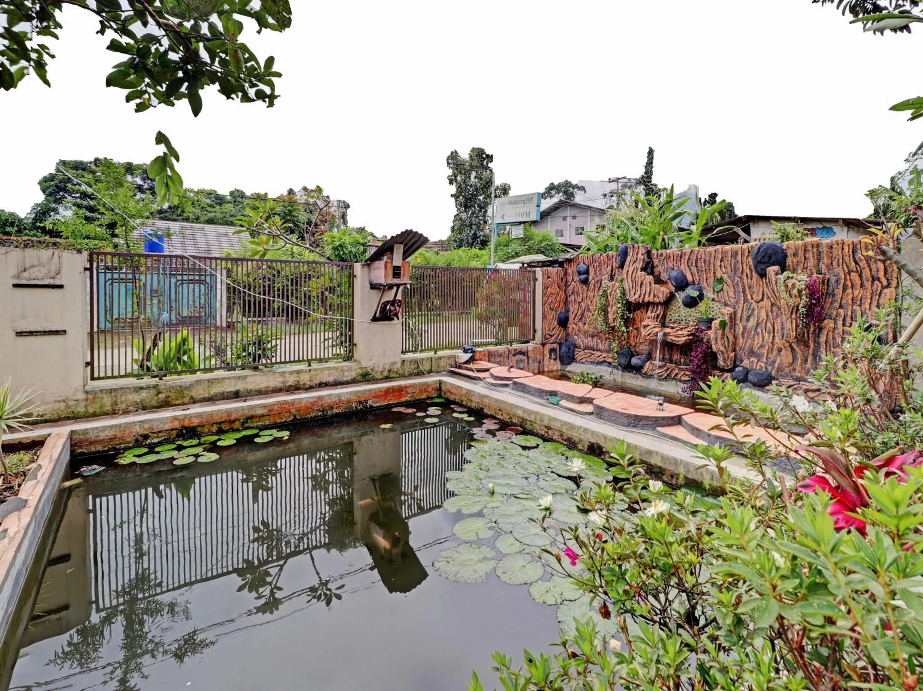 Garden in OYO 90454 Adinda Homestay Cibodas Lembang