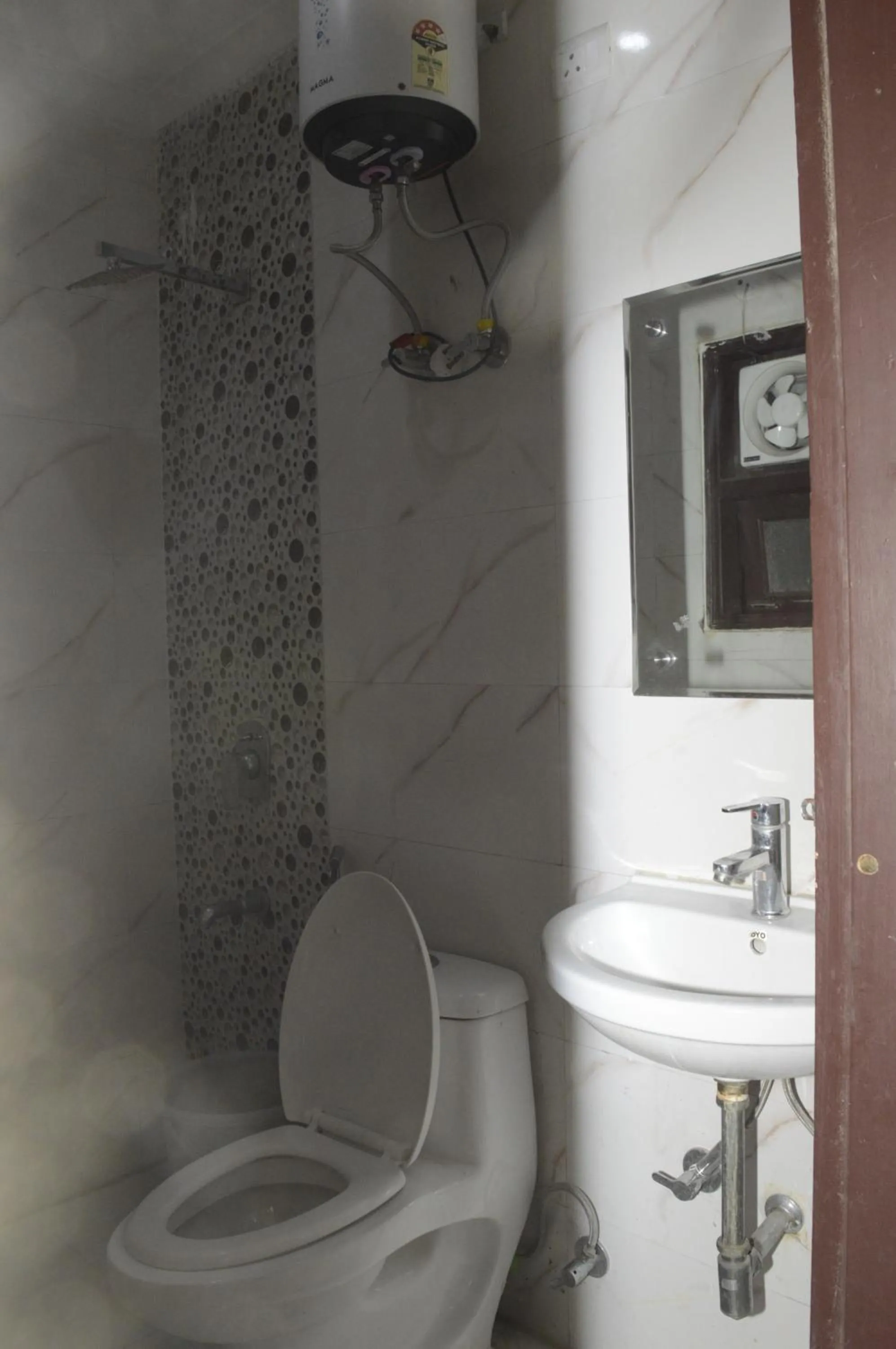 Shower in Hotel Royal Sky Luxury Near Delhi Airport