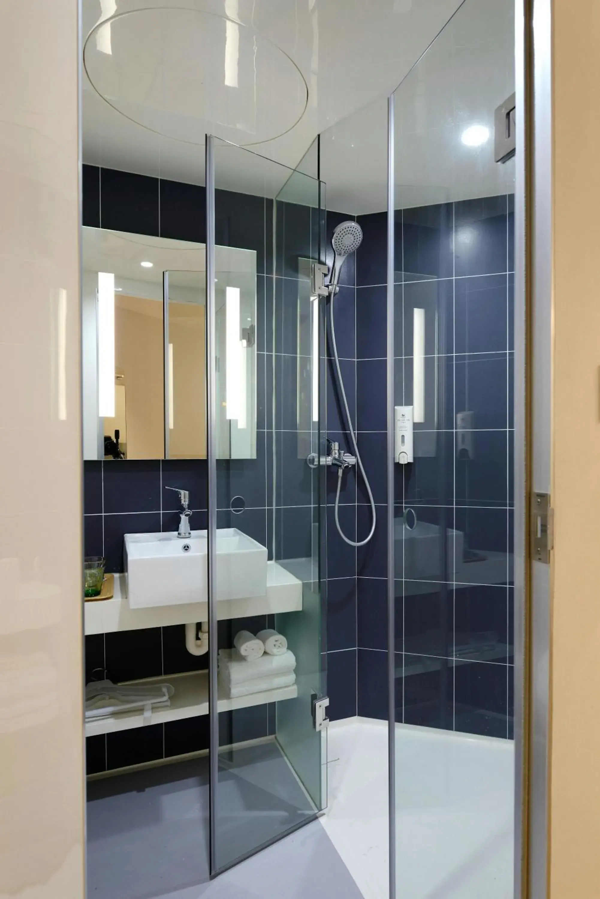 Deluxe Double Room (2 Adults + 1 Child) - single occupancy in Hotel Royal Sky Luxury Near Delhi Airport Deluxe Double Room (2 Adults + 1 Child) - single occupancy in Hotel Royal Sky Luxury Near Delhi Airport