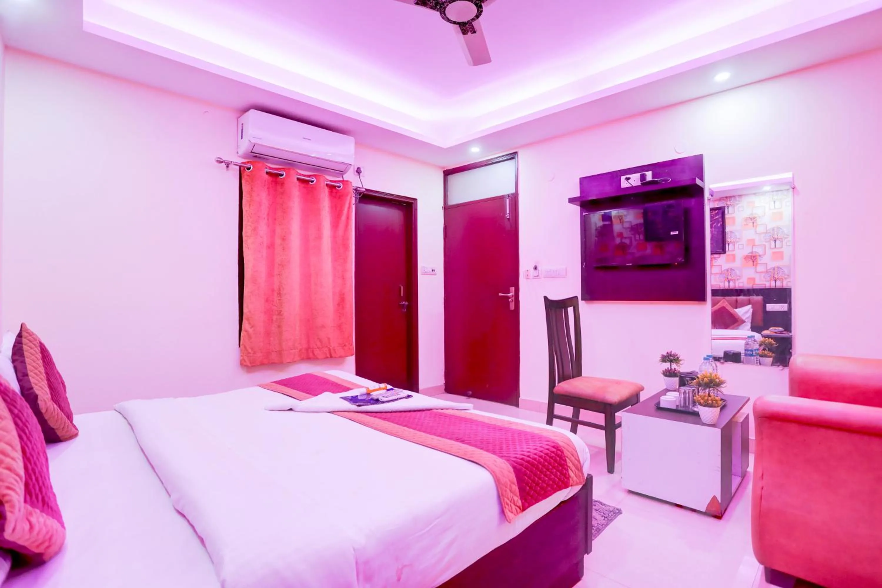 Bed in Hotel Royal Sky Luxury Near Delhi Airport