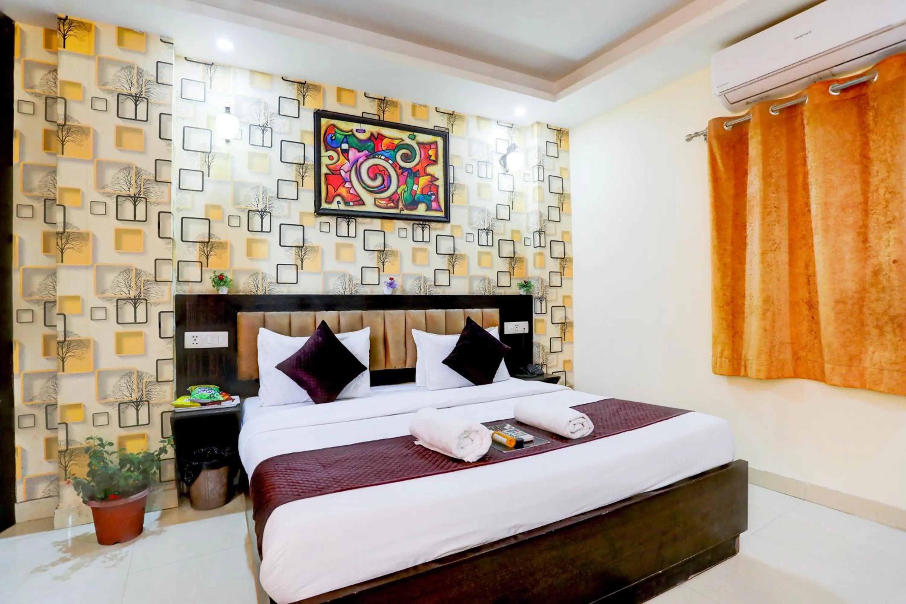 Bedroom in Hotel Royal Sky Luxury Near Delhi Airport