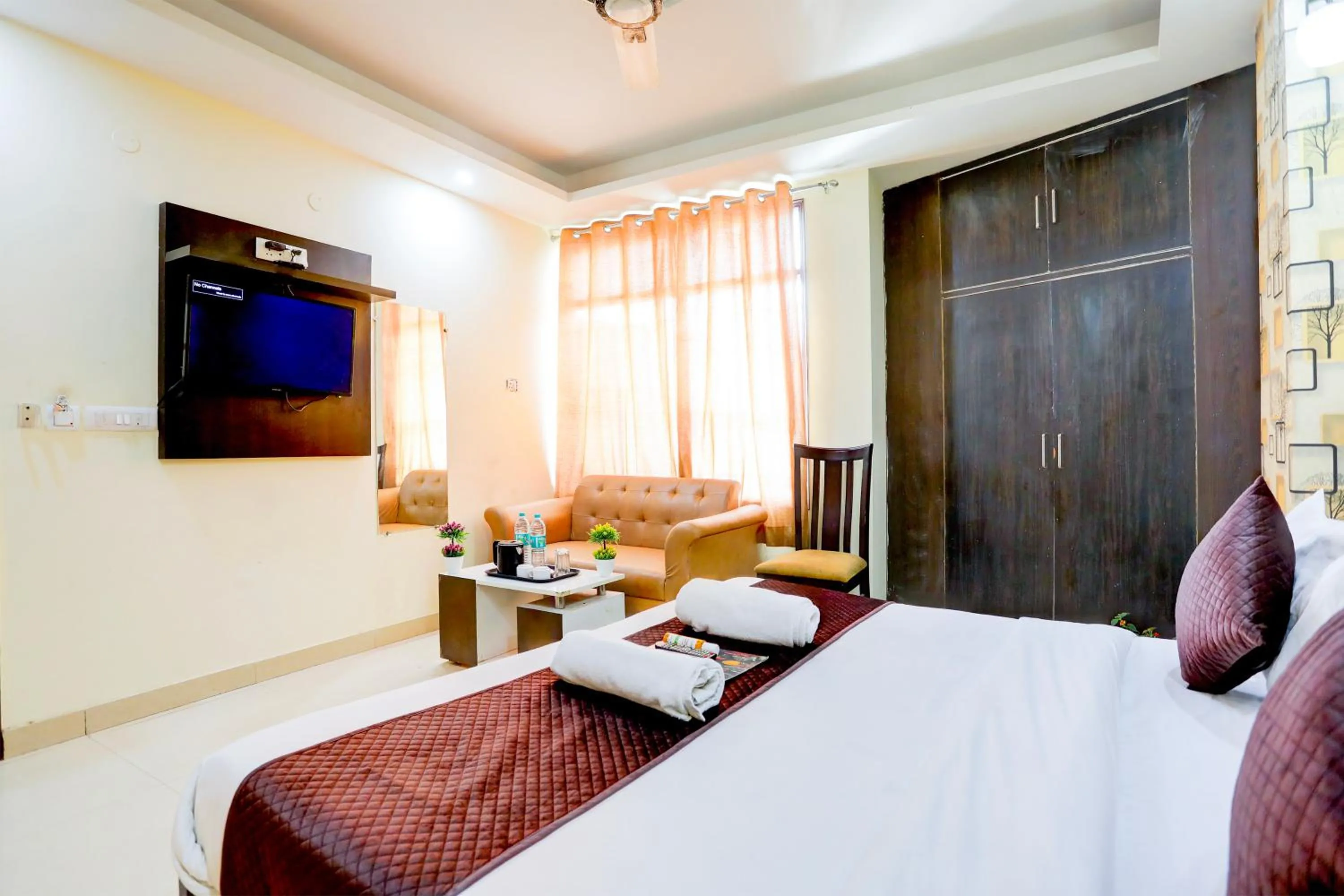 Bed in Hotel Royal Sky Luxury Near Delhi Airport