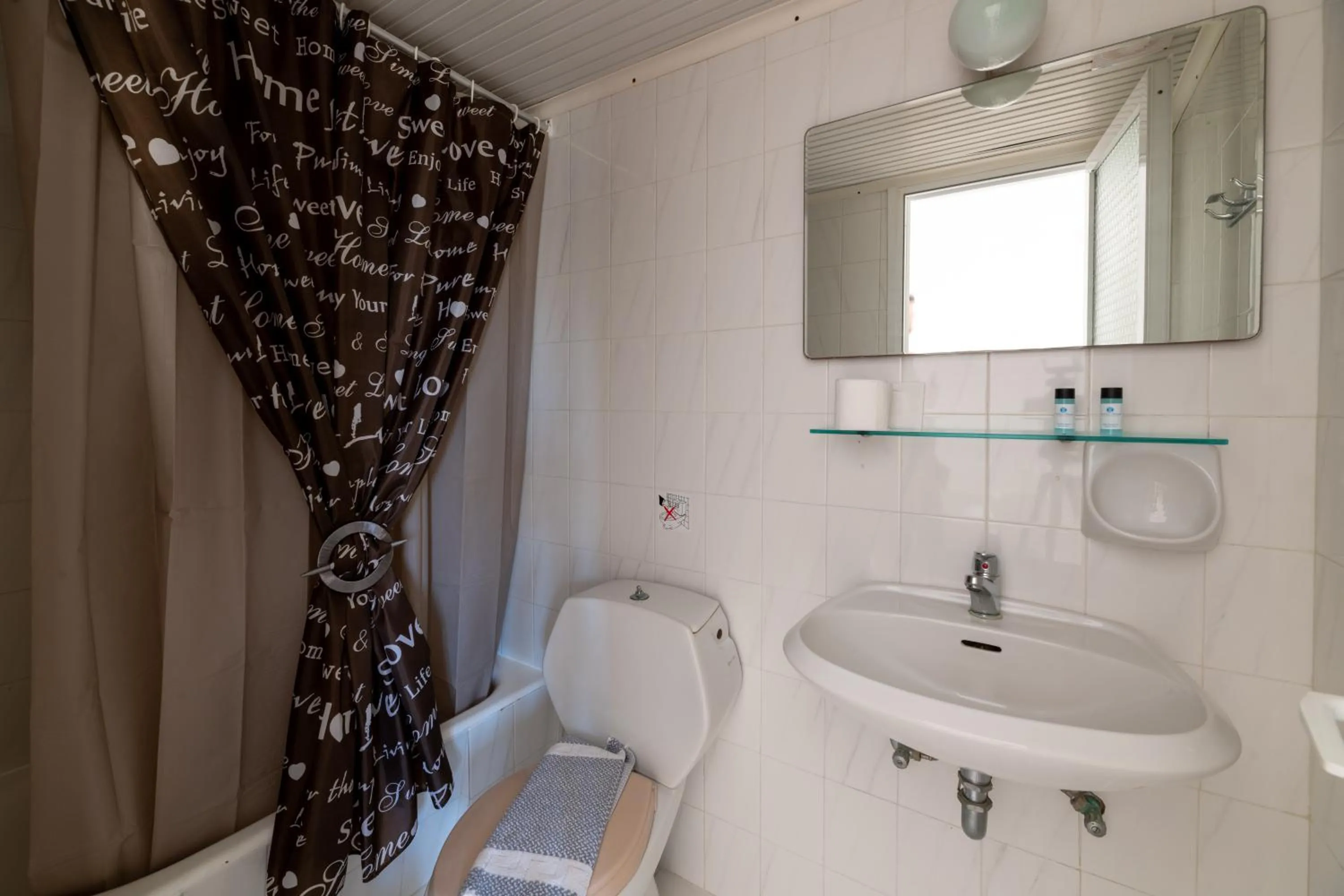 Bathroom in Pefkos View Apartments