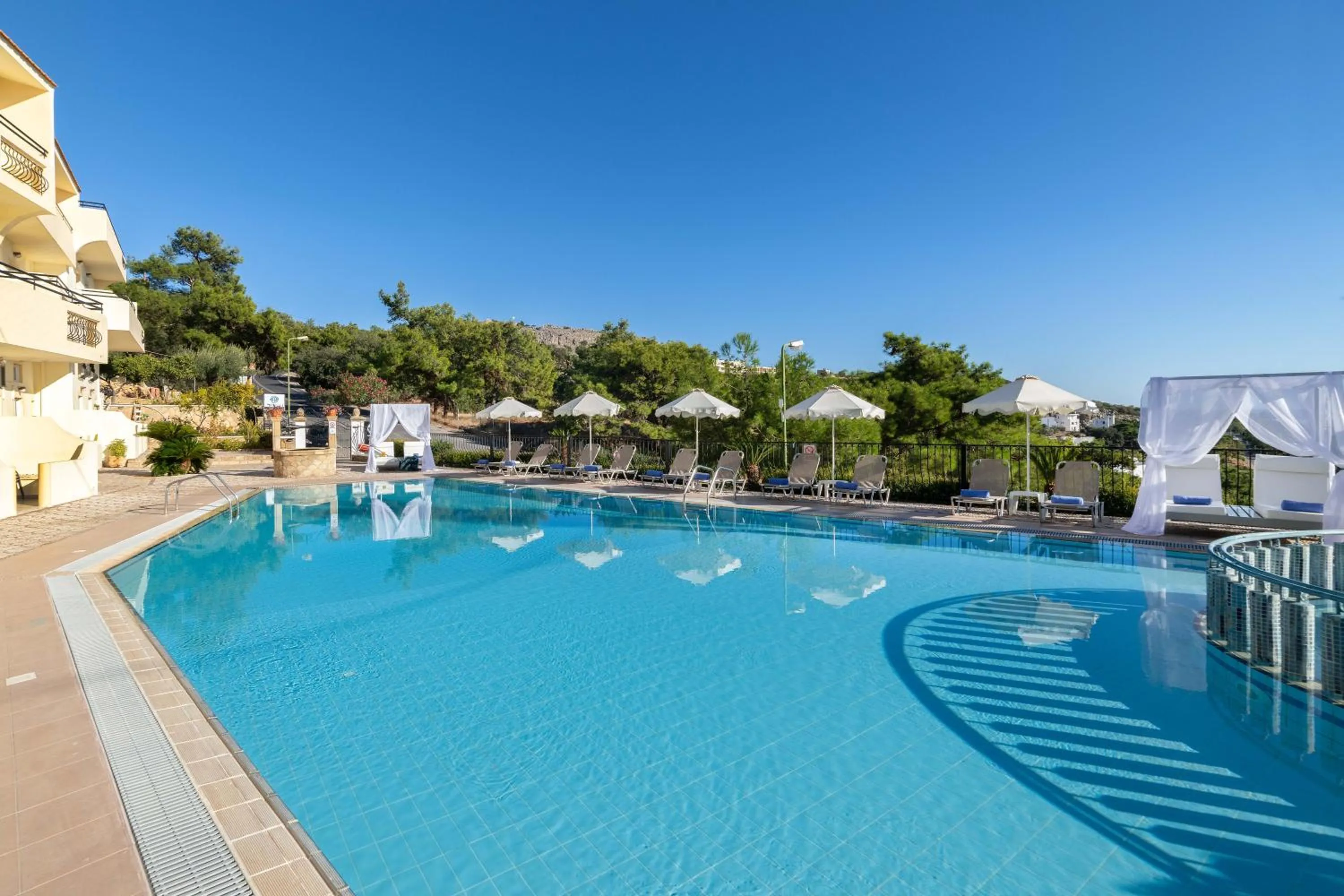 Swimming pool in Pefkos View Apartments