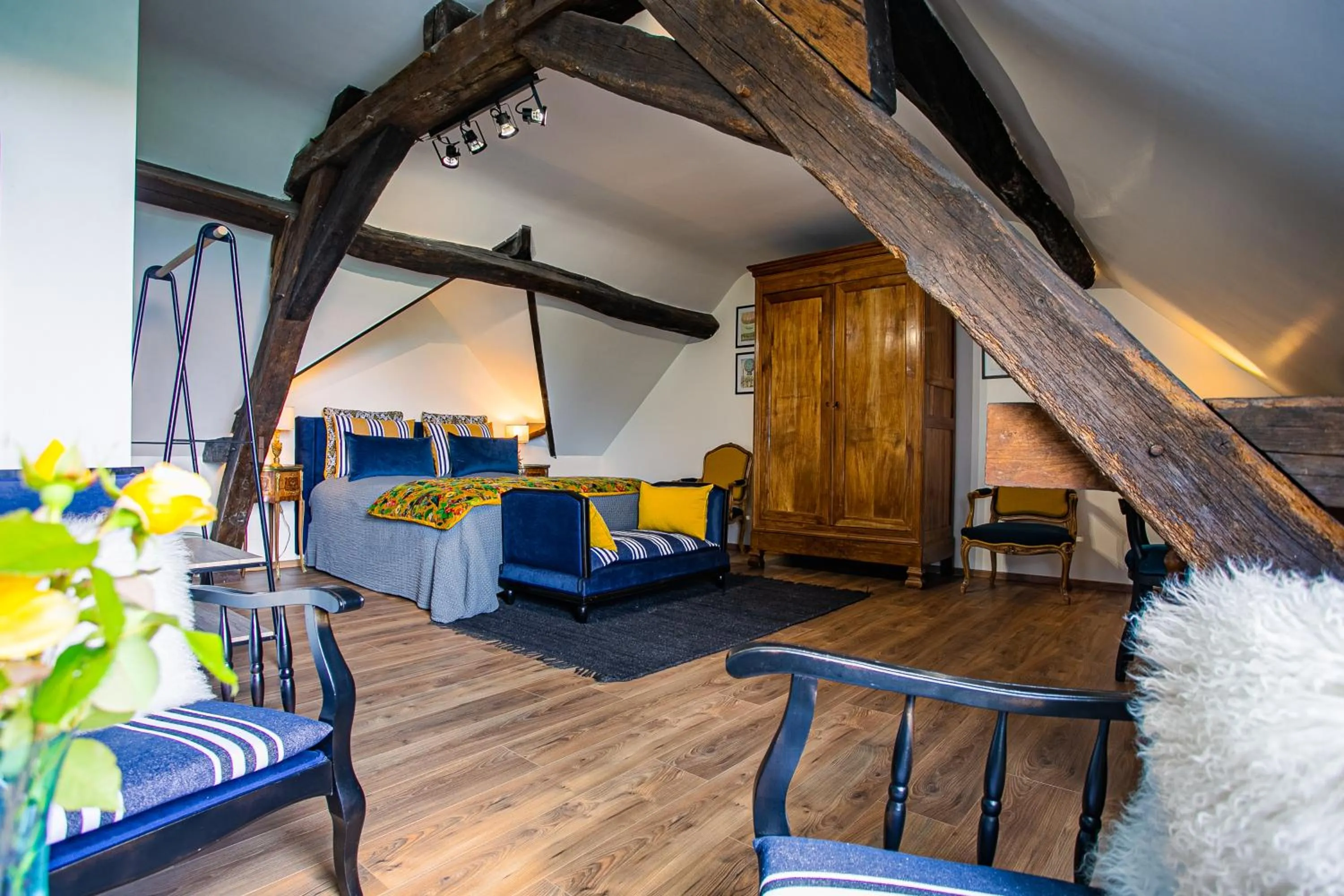 Seating area in L'ANGELINE