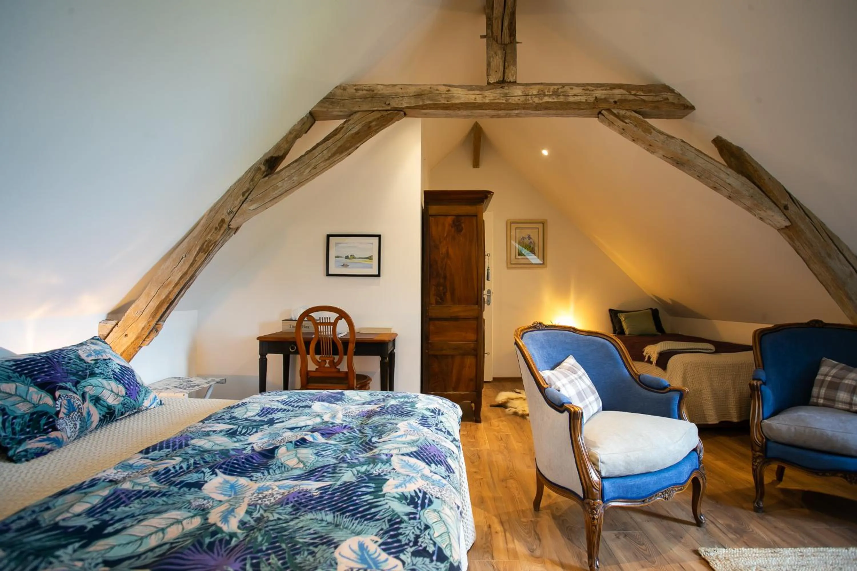 Photo of the whole room in L'ANGELINE