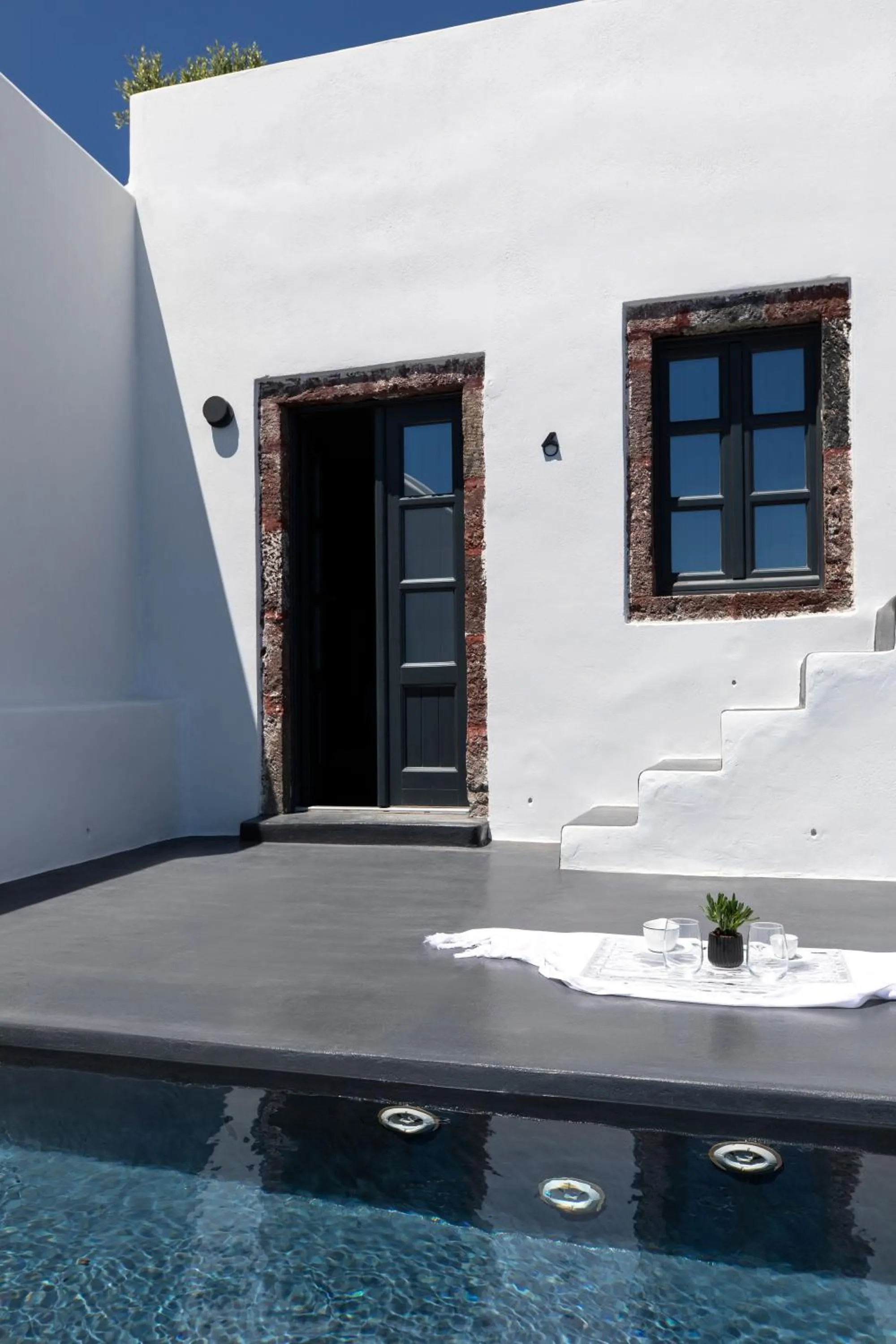 Property building in Abyss Santorini