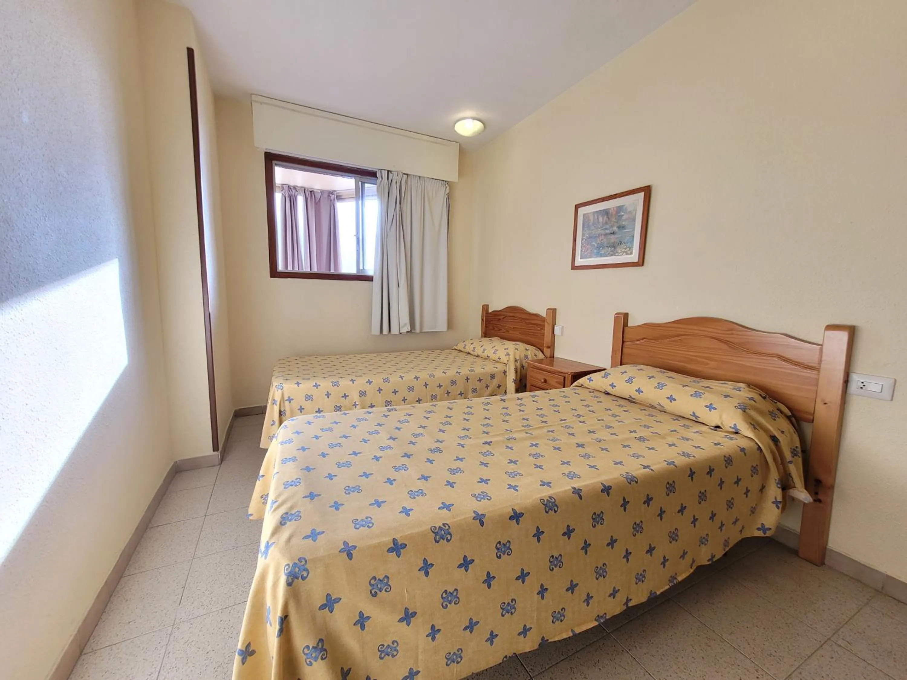 Photo of the whole room, Bed in Europa Center-Fincas Benidorm